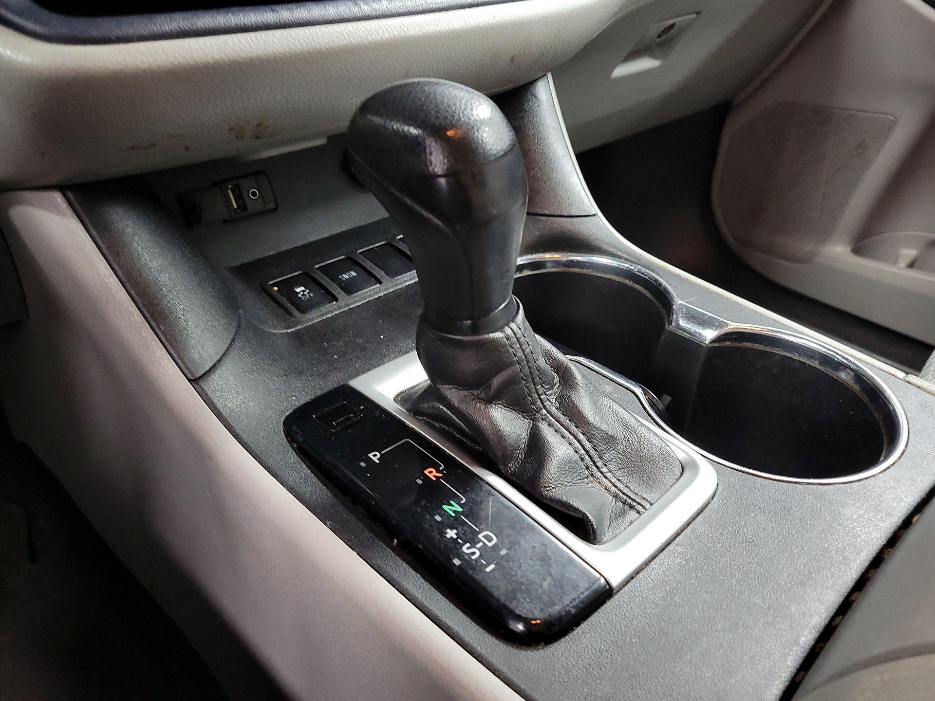 Thumbnail: 2016 Toyota Highlander - 16