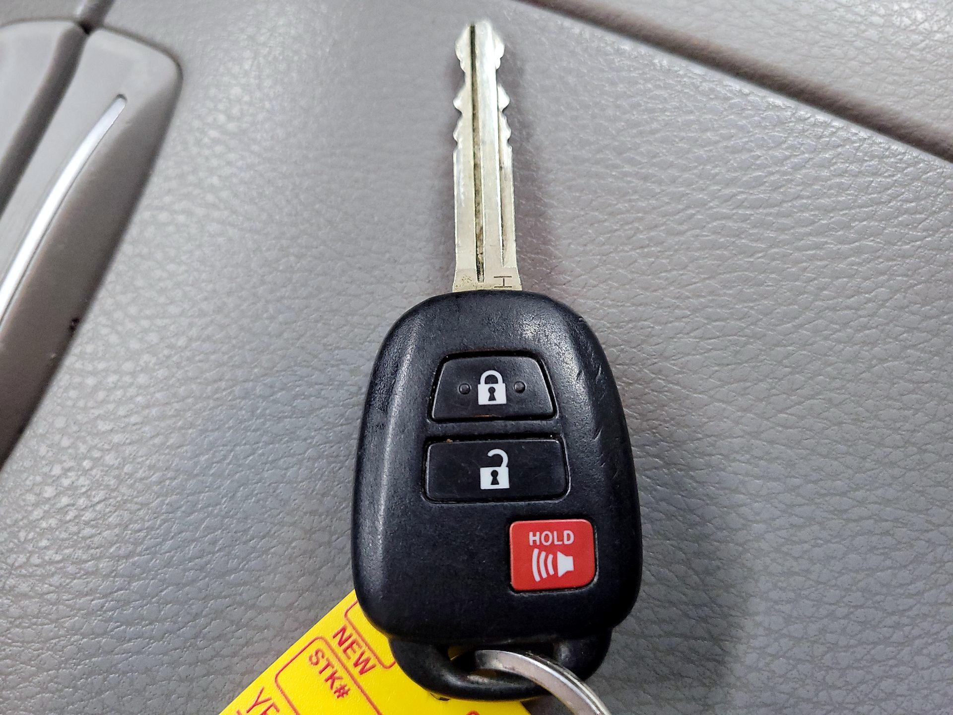 Thumbnail: 2016 Toyota Highlander - 20