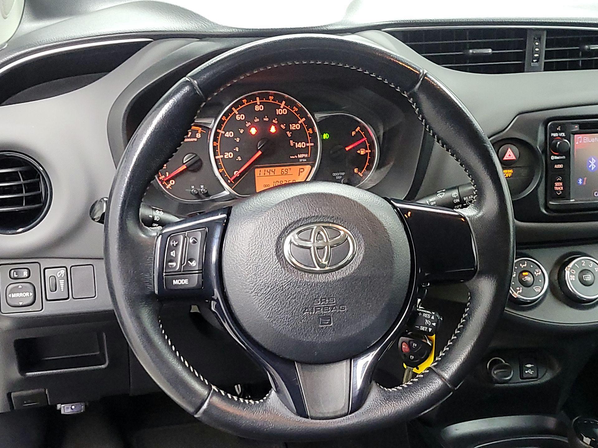 Thumbnail: 2015 Toyota Yaris - 10