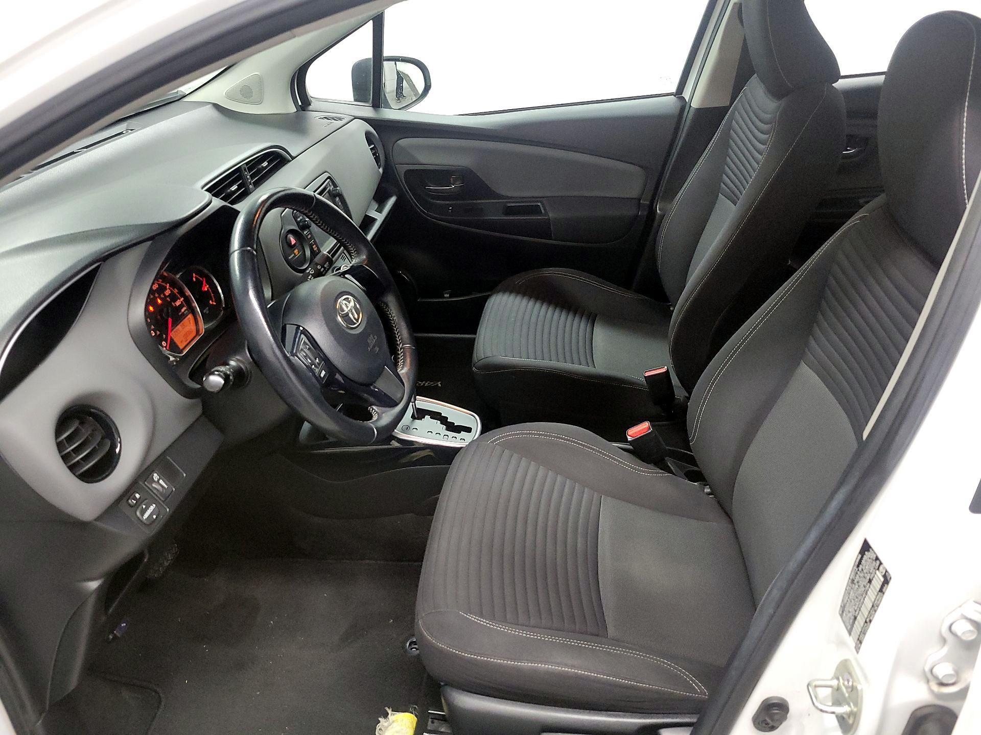Thumbnail: 2015 Toyota Yaris - 11