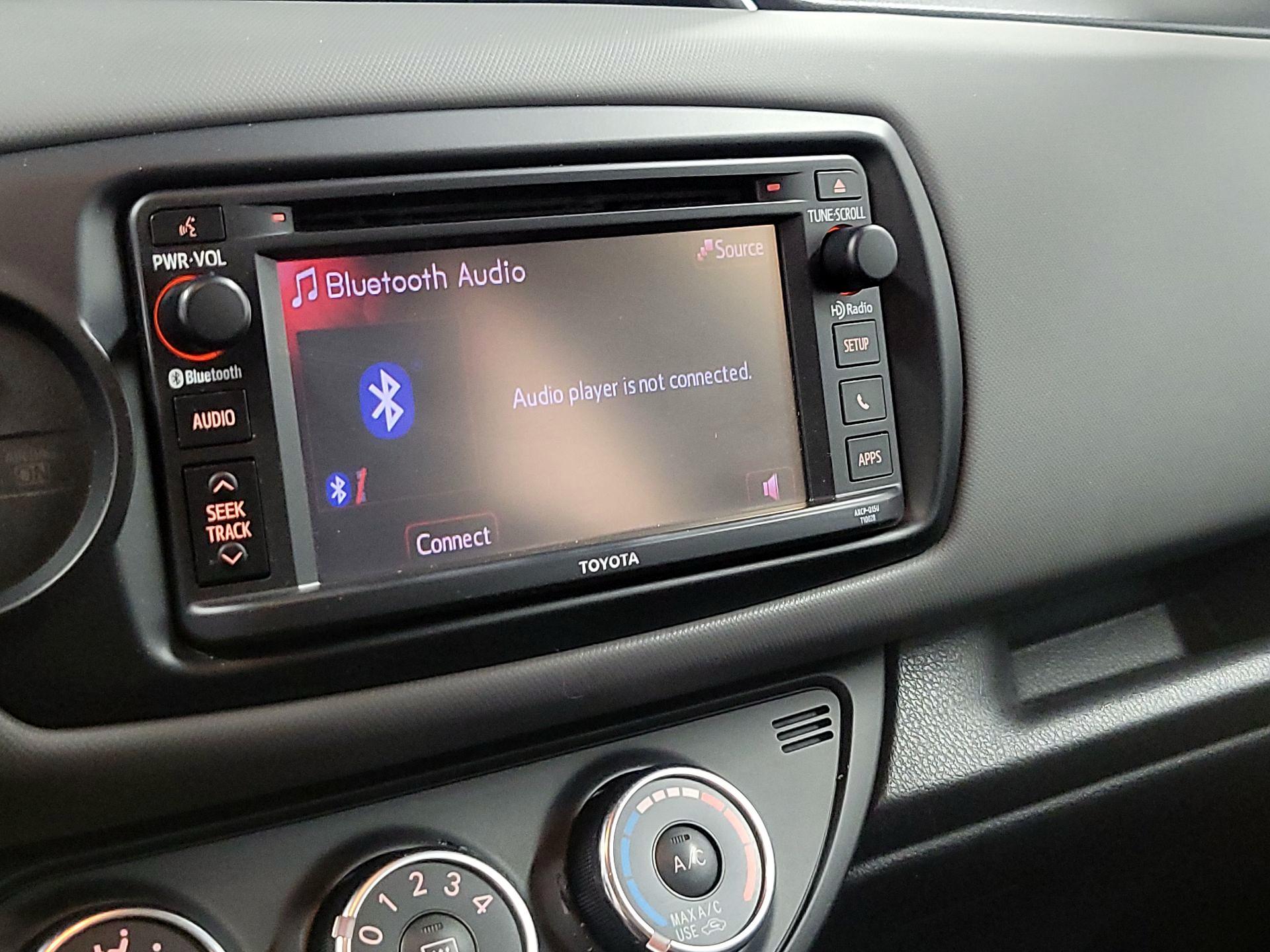 Thumbnail: 2015 Toyota Yaris - 14
