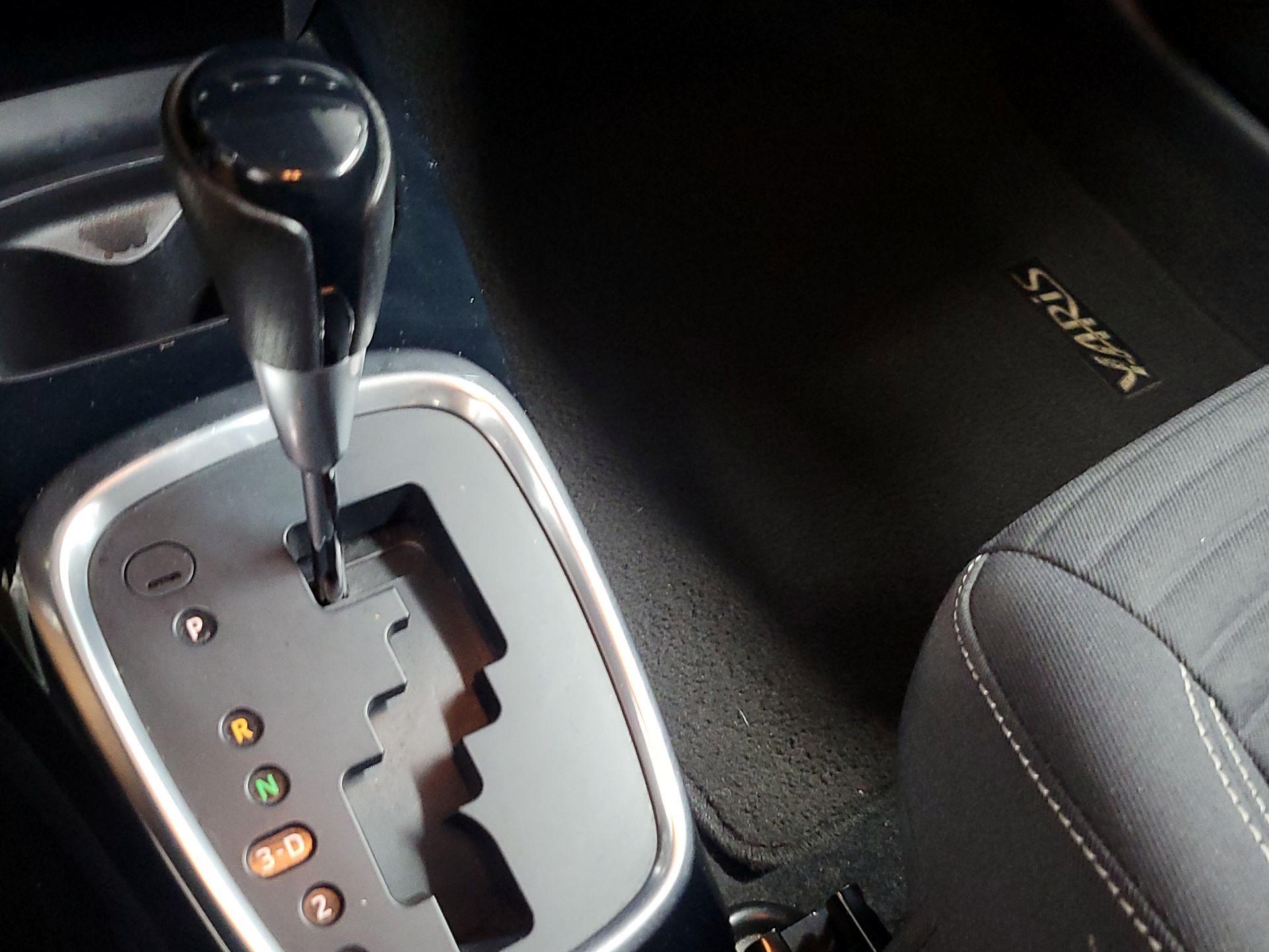 Thumbnail: 2015 Toyota Yaris - 16