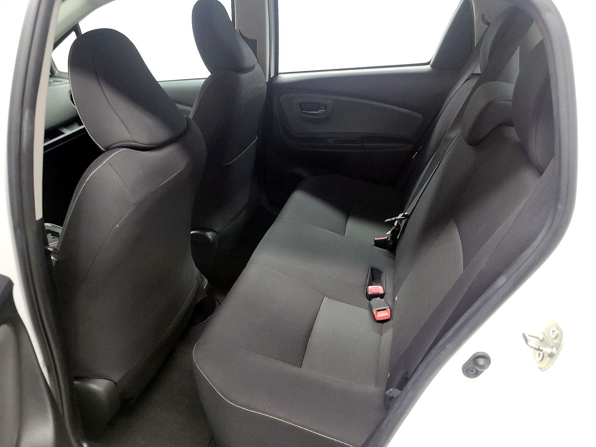 Thumbnail: 2015 Toyota Yaris - 17