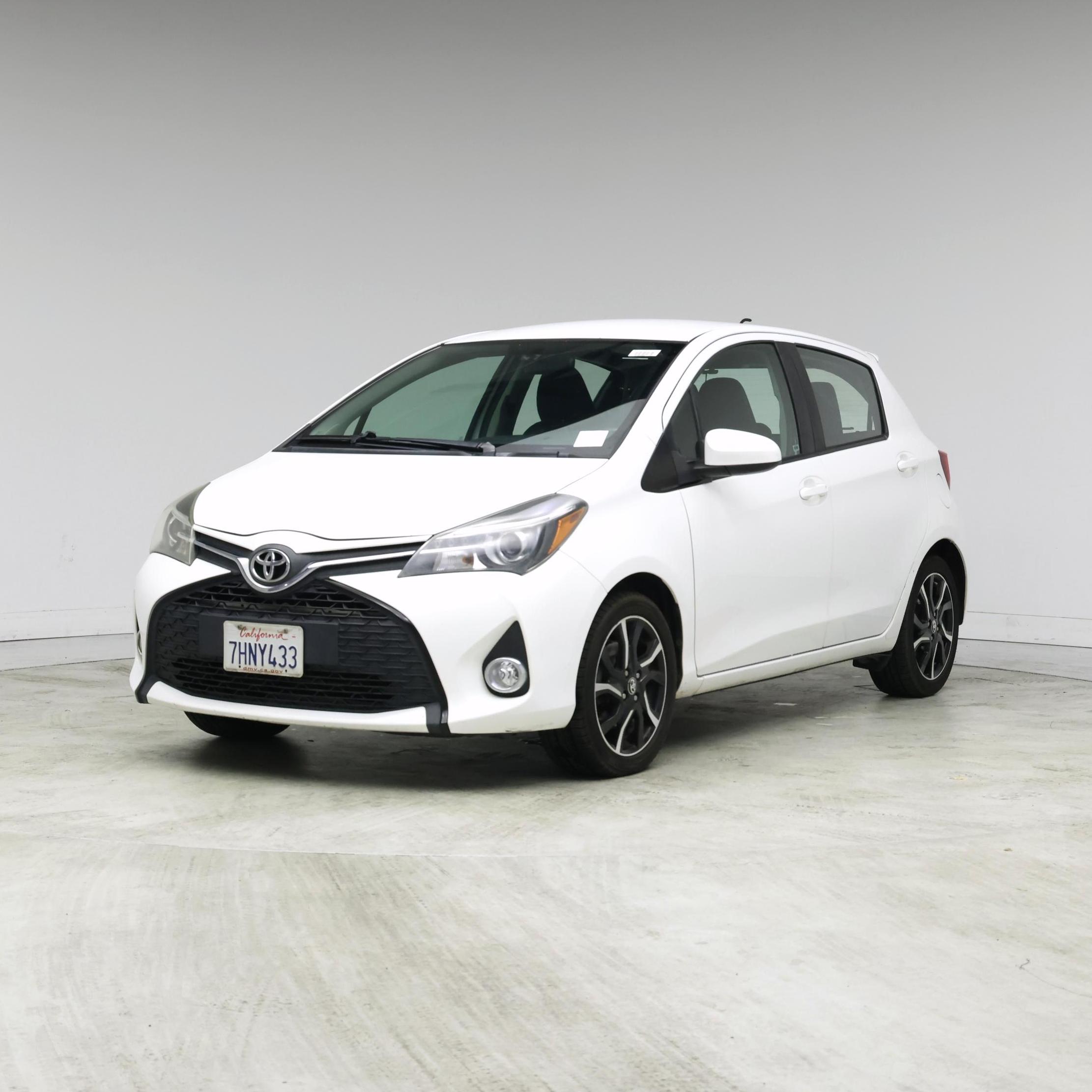 Thumbnail: 2015 Toyota Yaris - 4