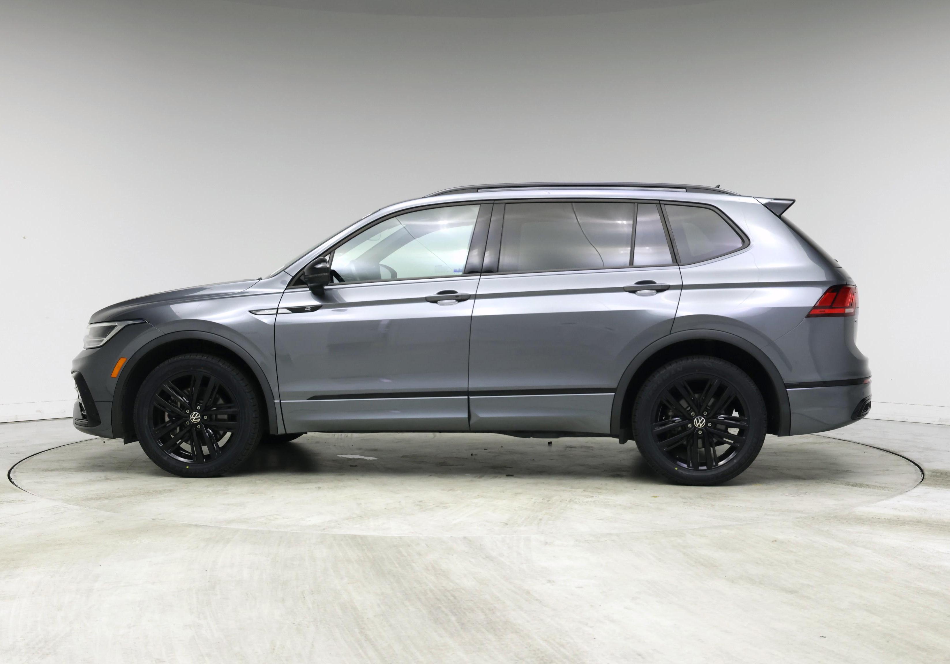 Thumbnail: 2022 Volkswagen Tiguan - 3