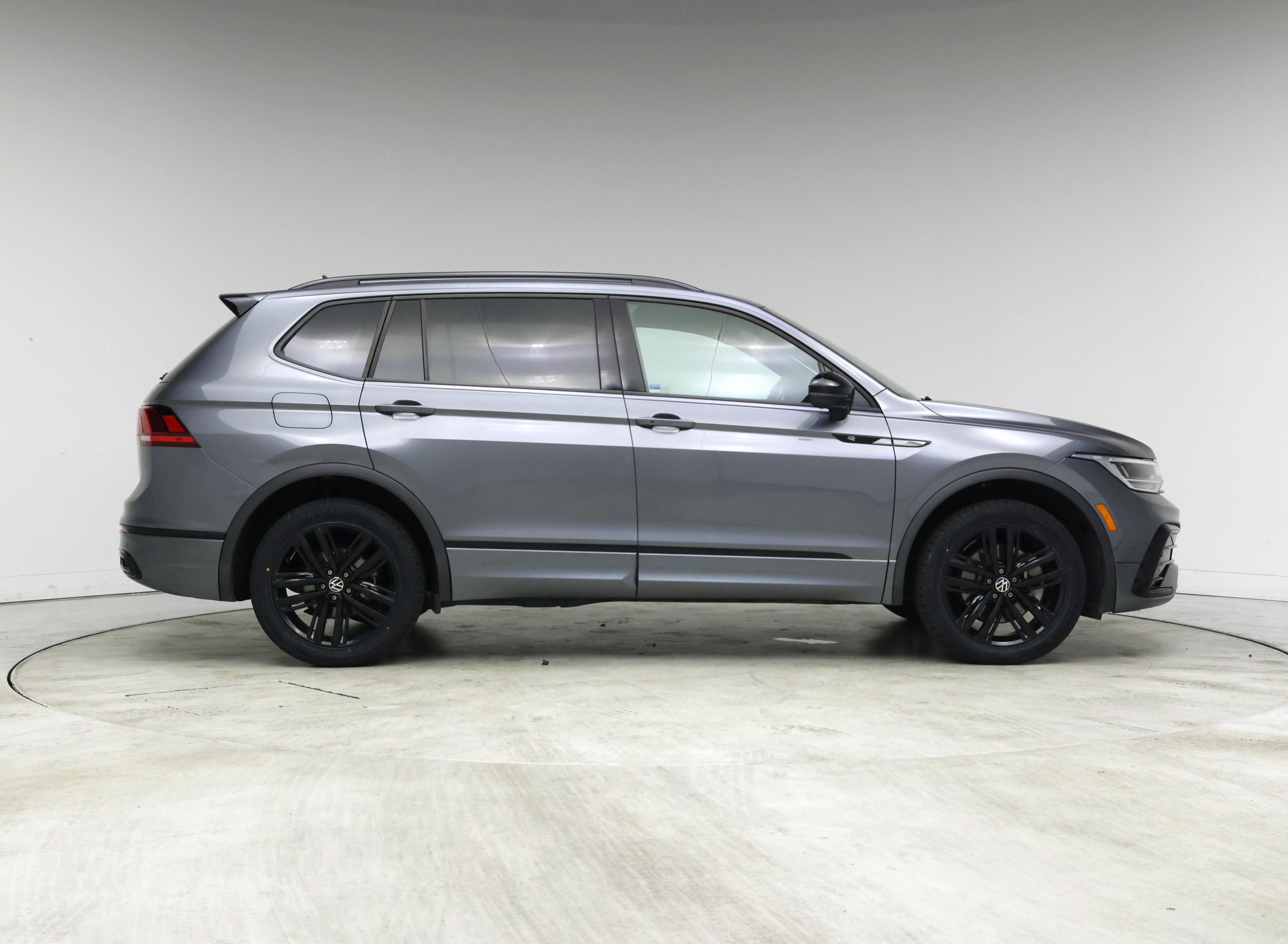 Thumbnail: 2022 Volkswagen Tiguan - 7