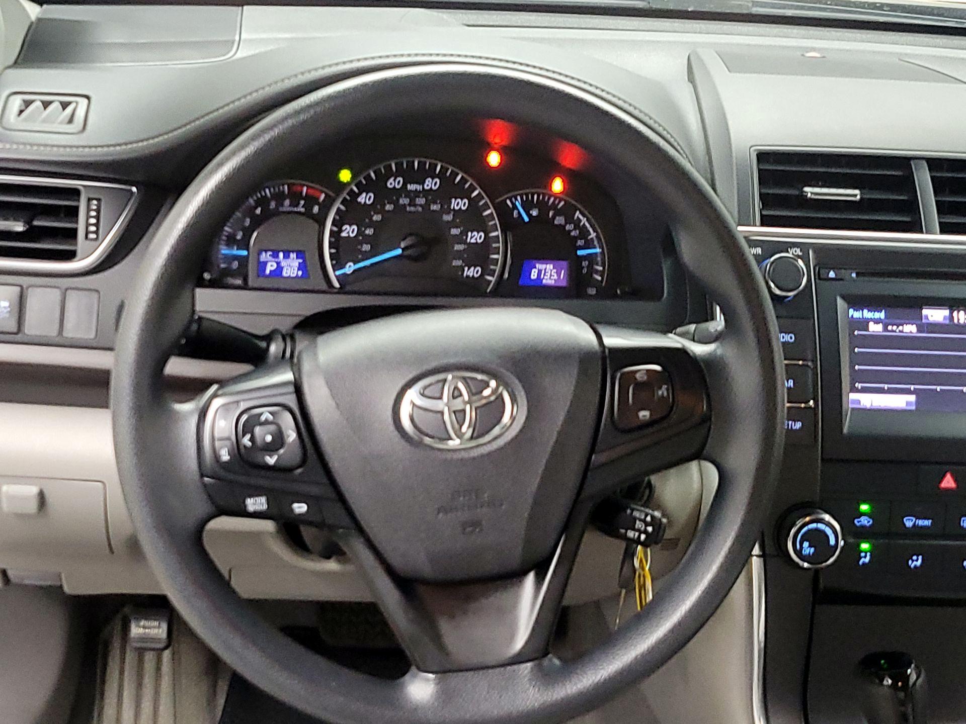 Thumbnail: 2015 Toyota Camry - 9