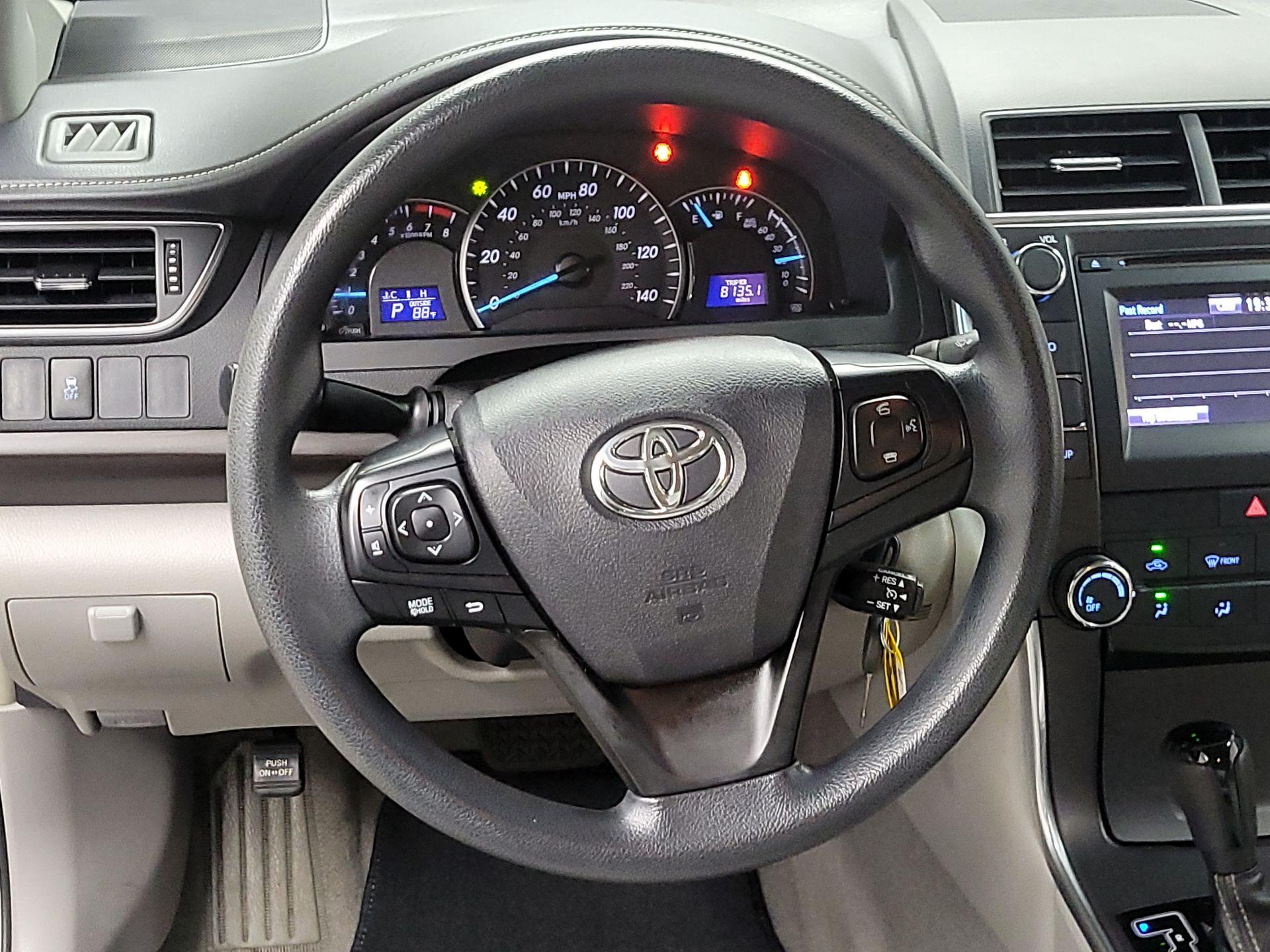 Thumbnail: 2015 Toyota Camry - 10