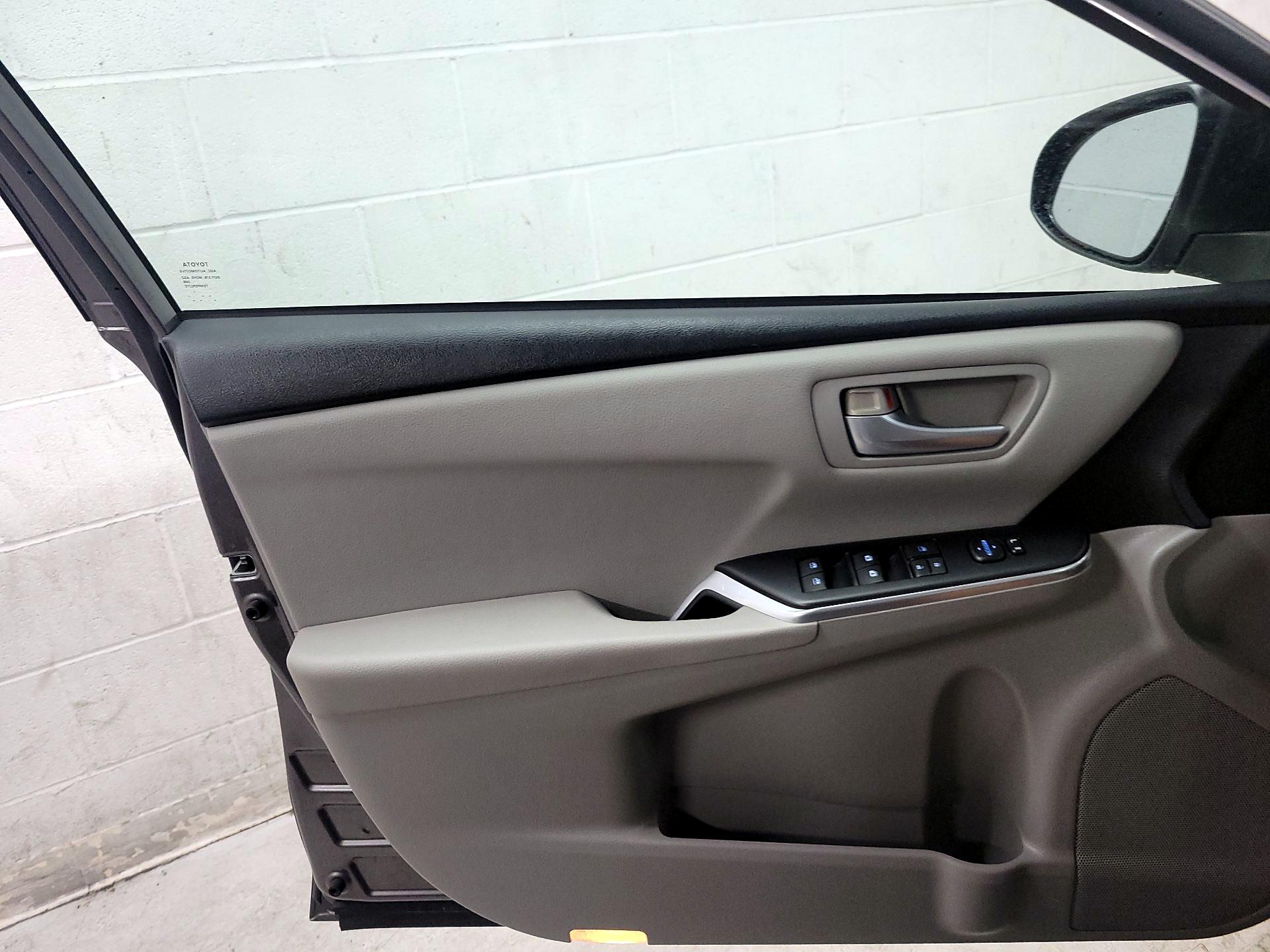 Thumbnail: 2015 Toyota Camry - 12
