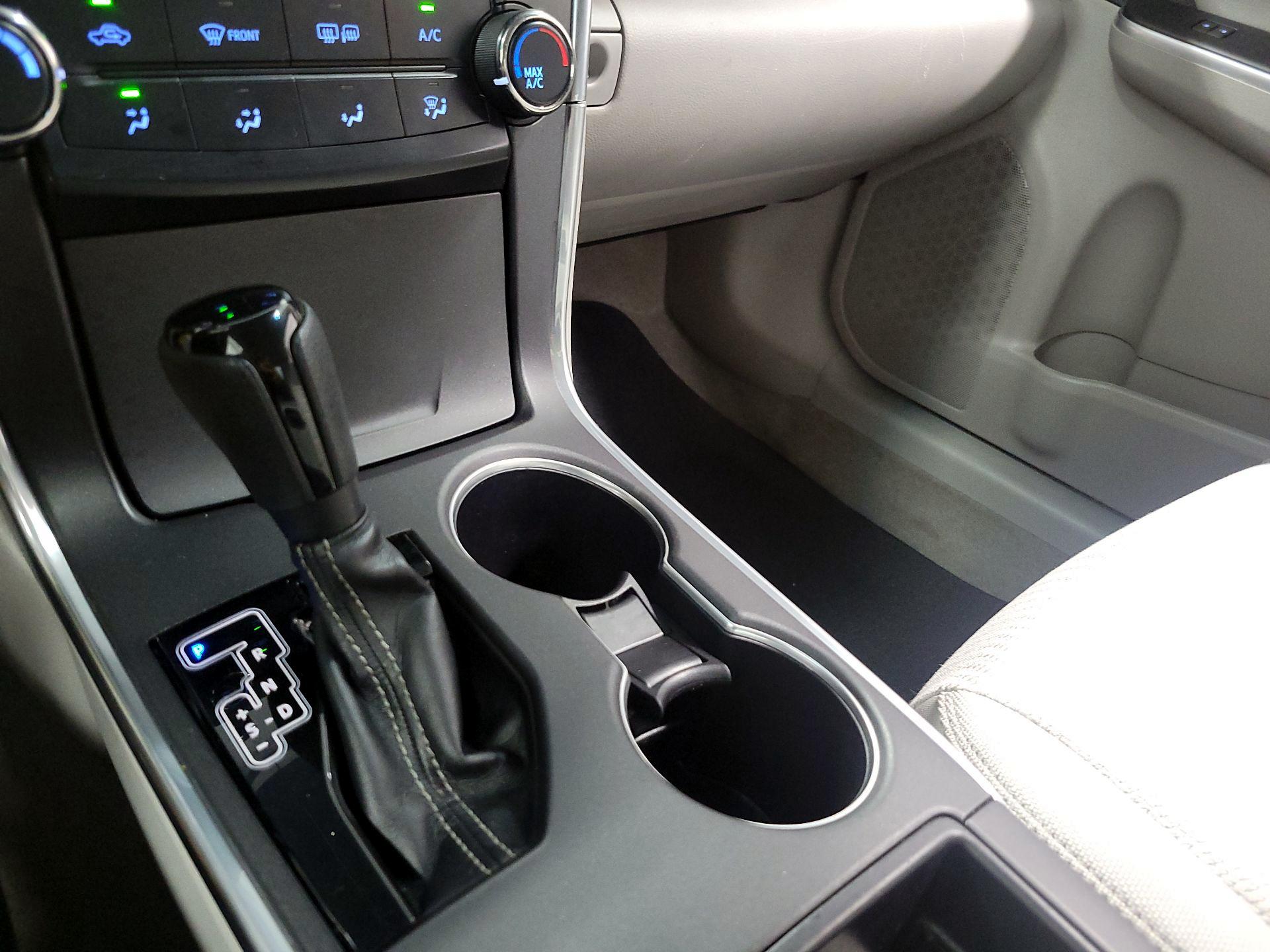 Thumbnail: 2015 Toyota Camry - 16