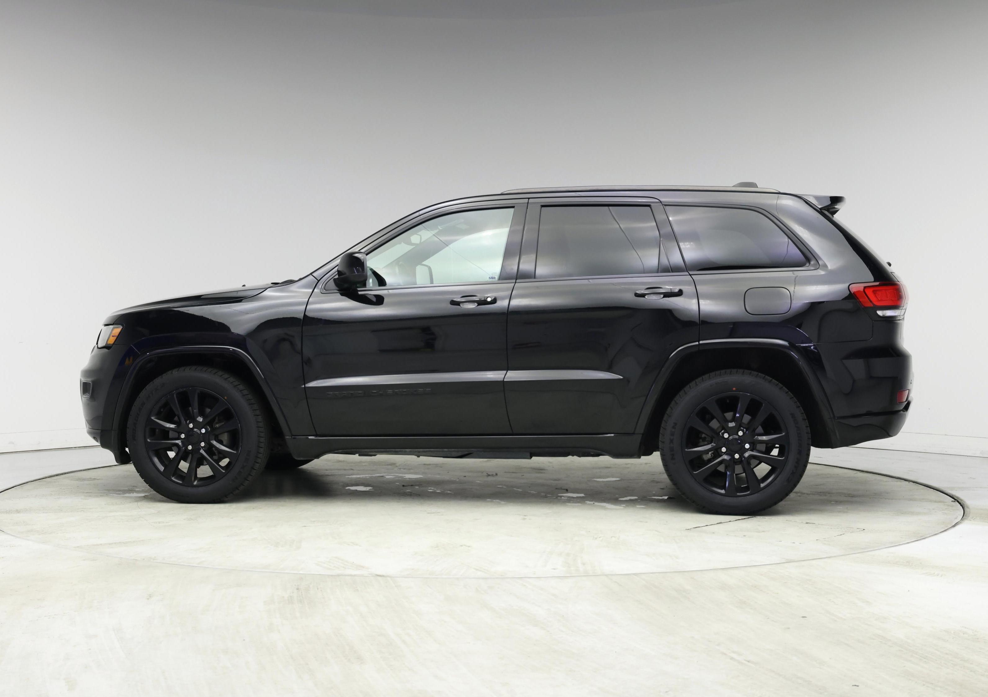 Thumbnail: 2018 Jeep Grand Cherokee - 3