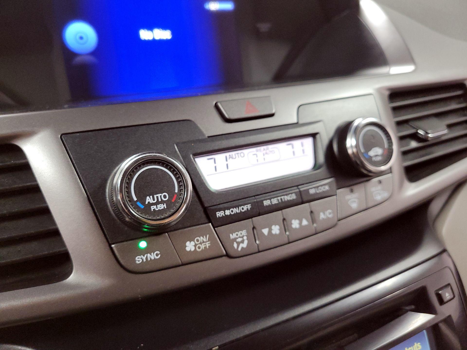 Thumbnail: 2015 Honda Odyssey - 16