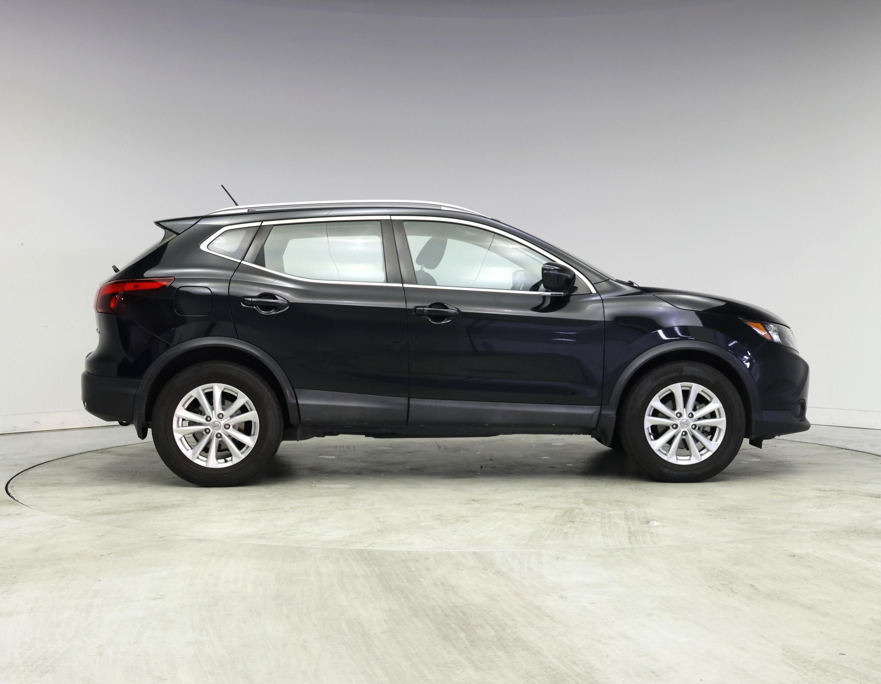 Thumbnail: 2017 Nissan Rogue Sport - 7