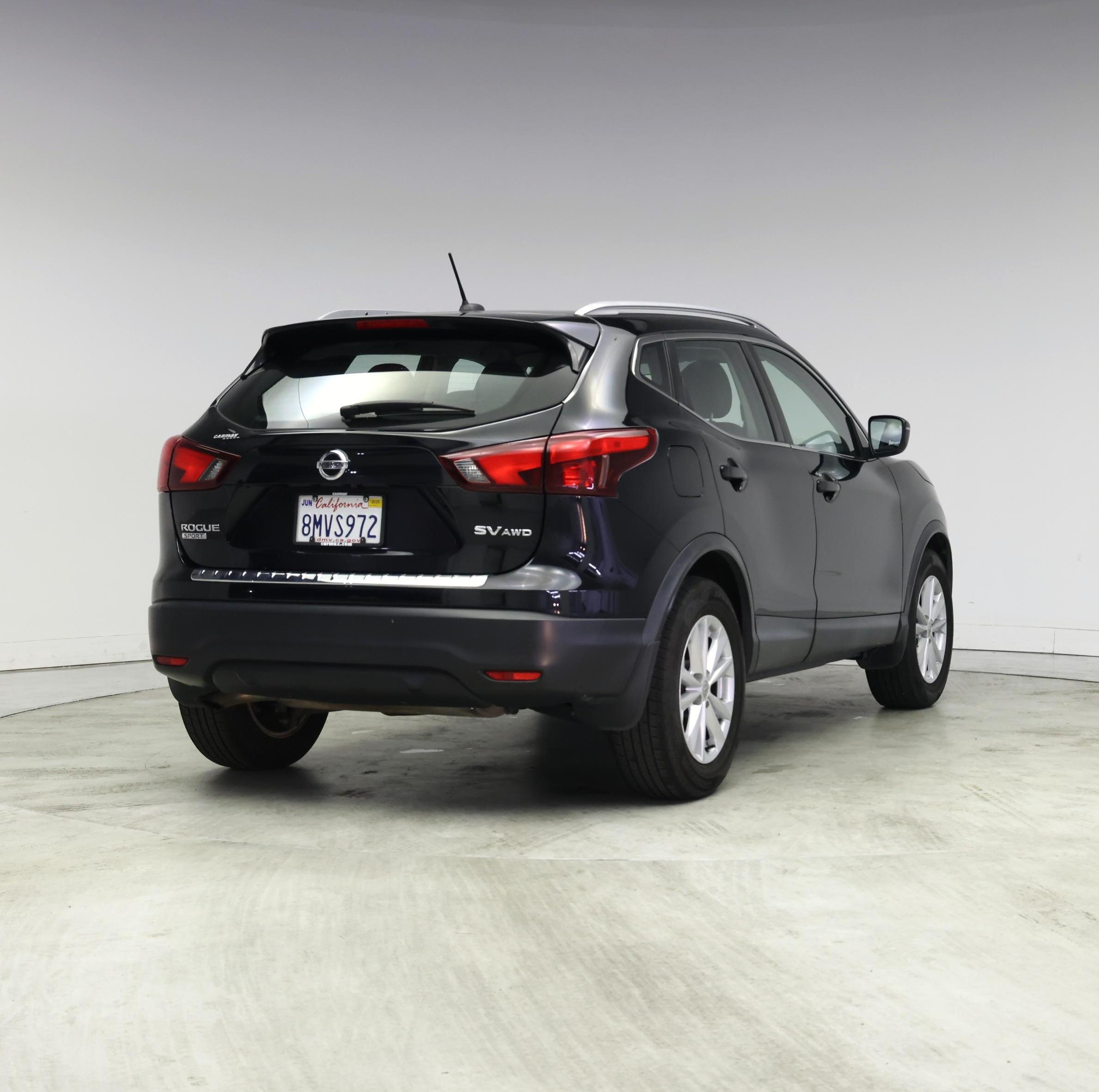 Thumbnail: 2017 Nissan Rogue Sport - 8