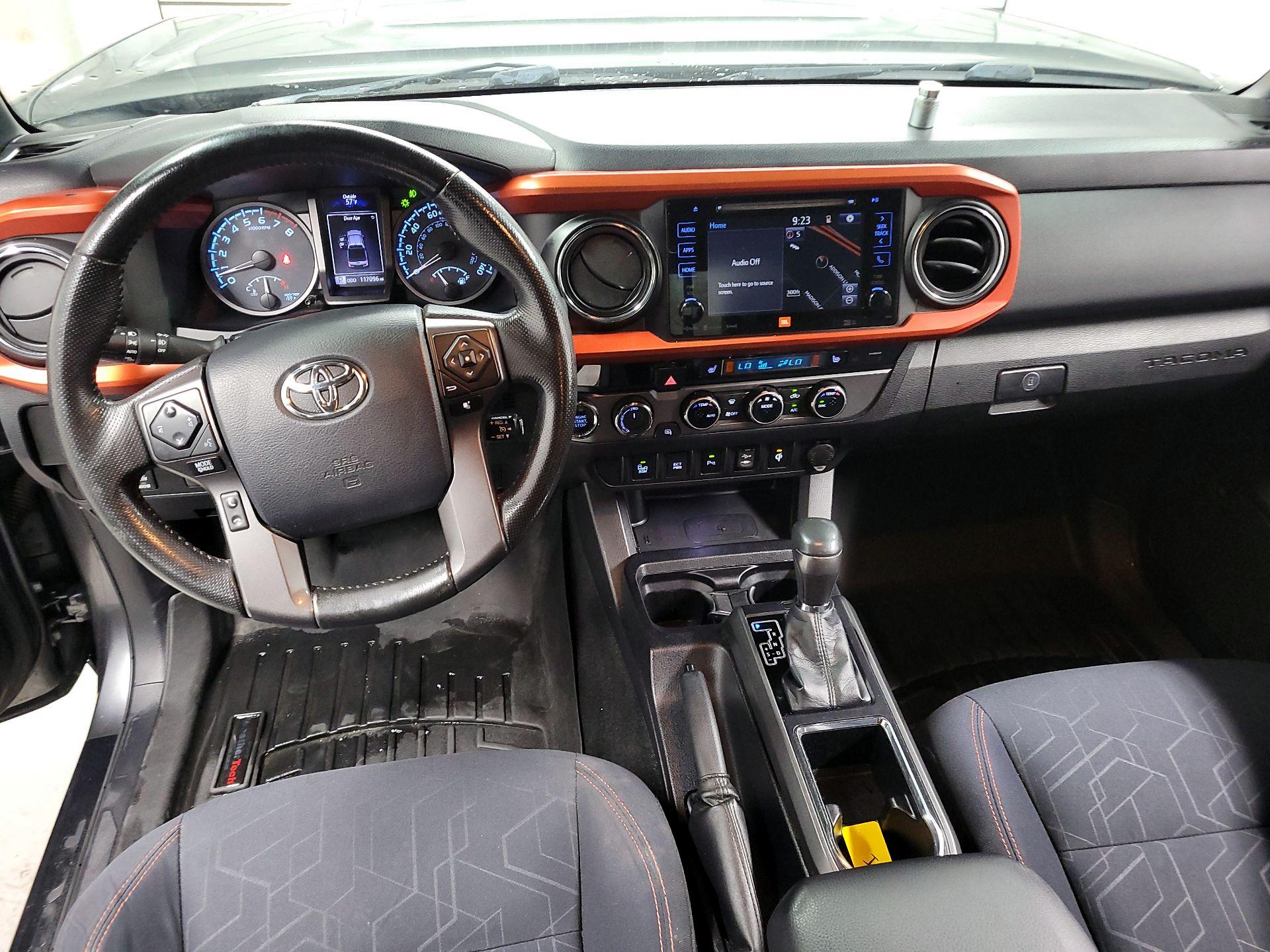 Thumbnail: 2016 Toyota Tacoma - 9