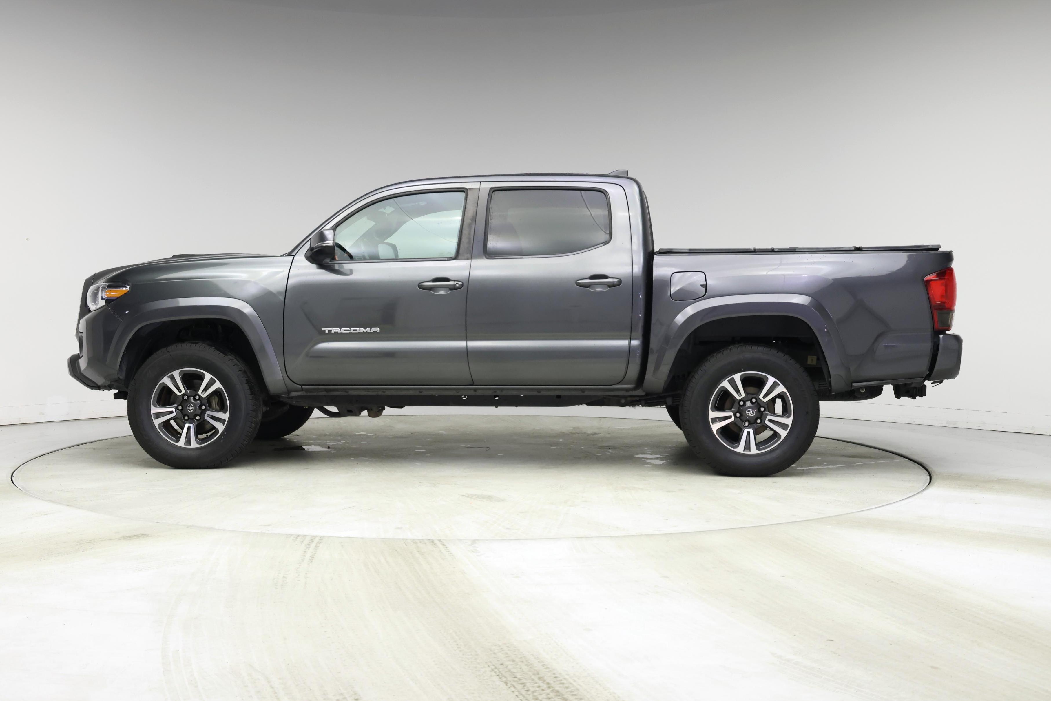 Thumbnail: 2016 Toyota Tacoma - 3