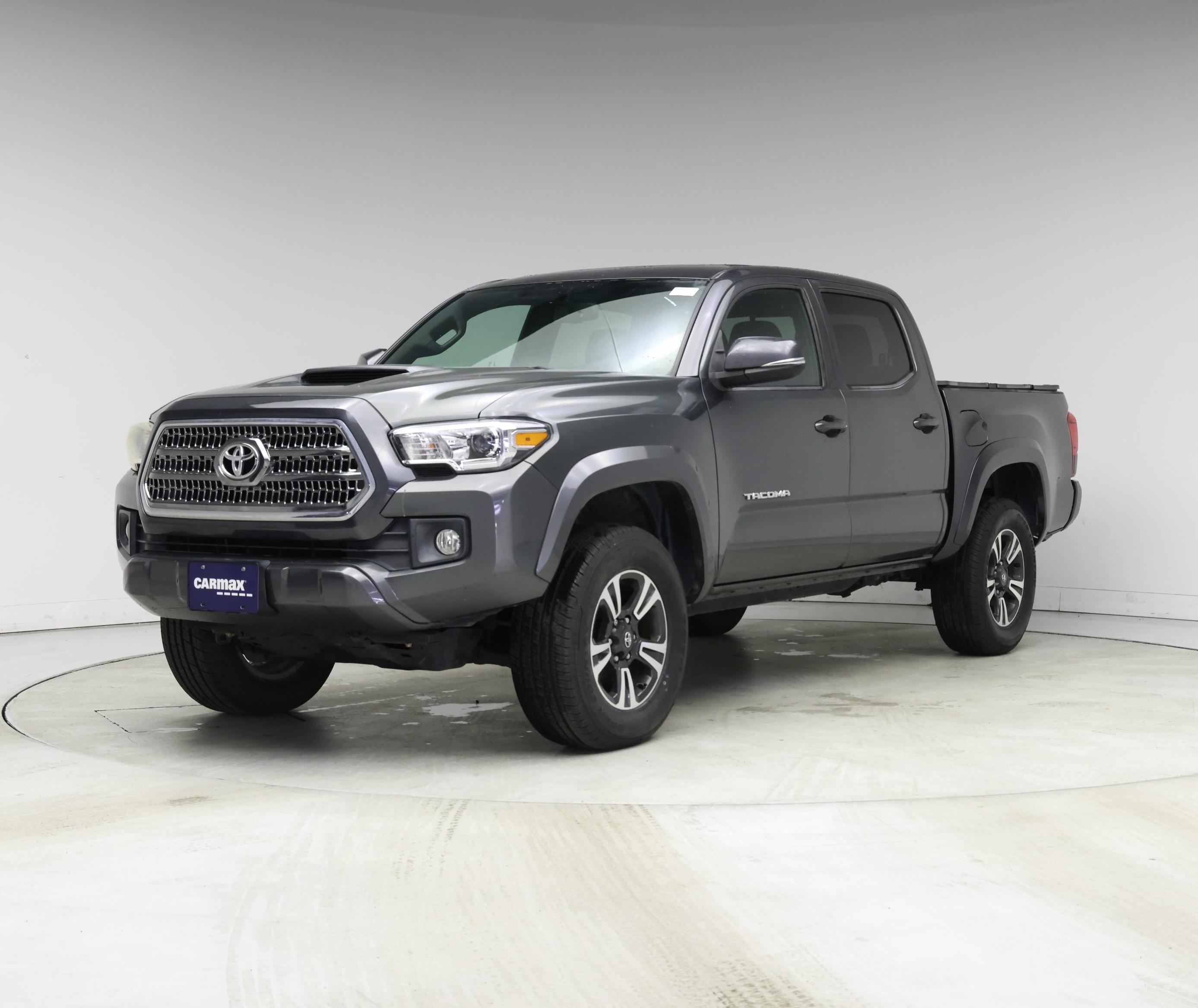 Thumbnail: 2016 Toyota Tacoma - 4