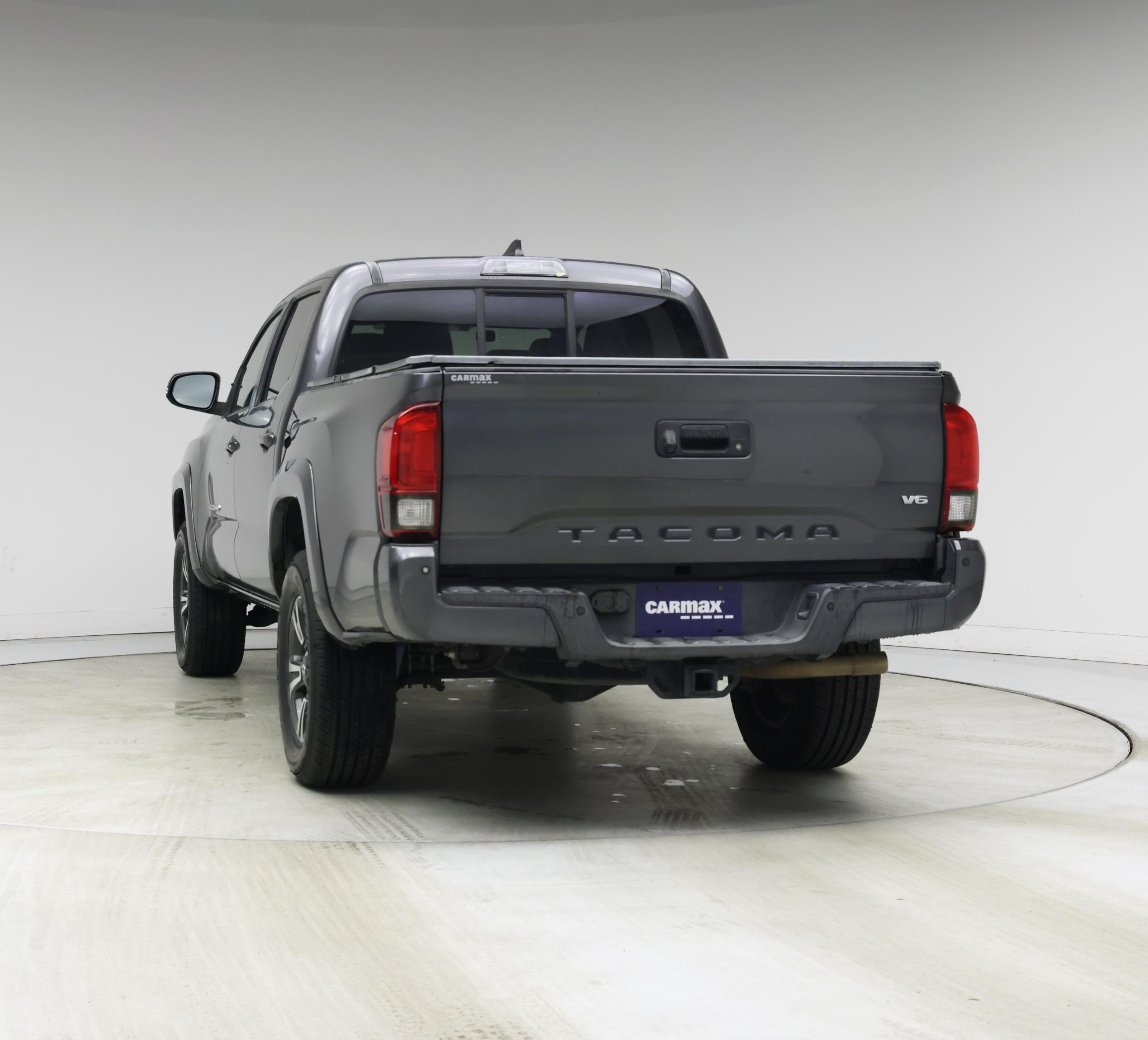 Thumbnail: 2016 Toyota Tacoma - 6