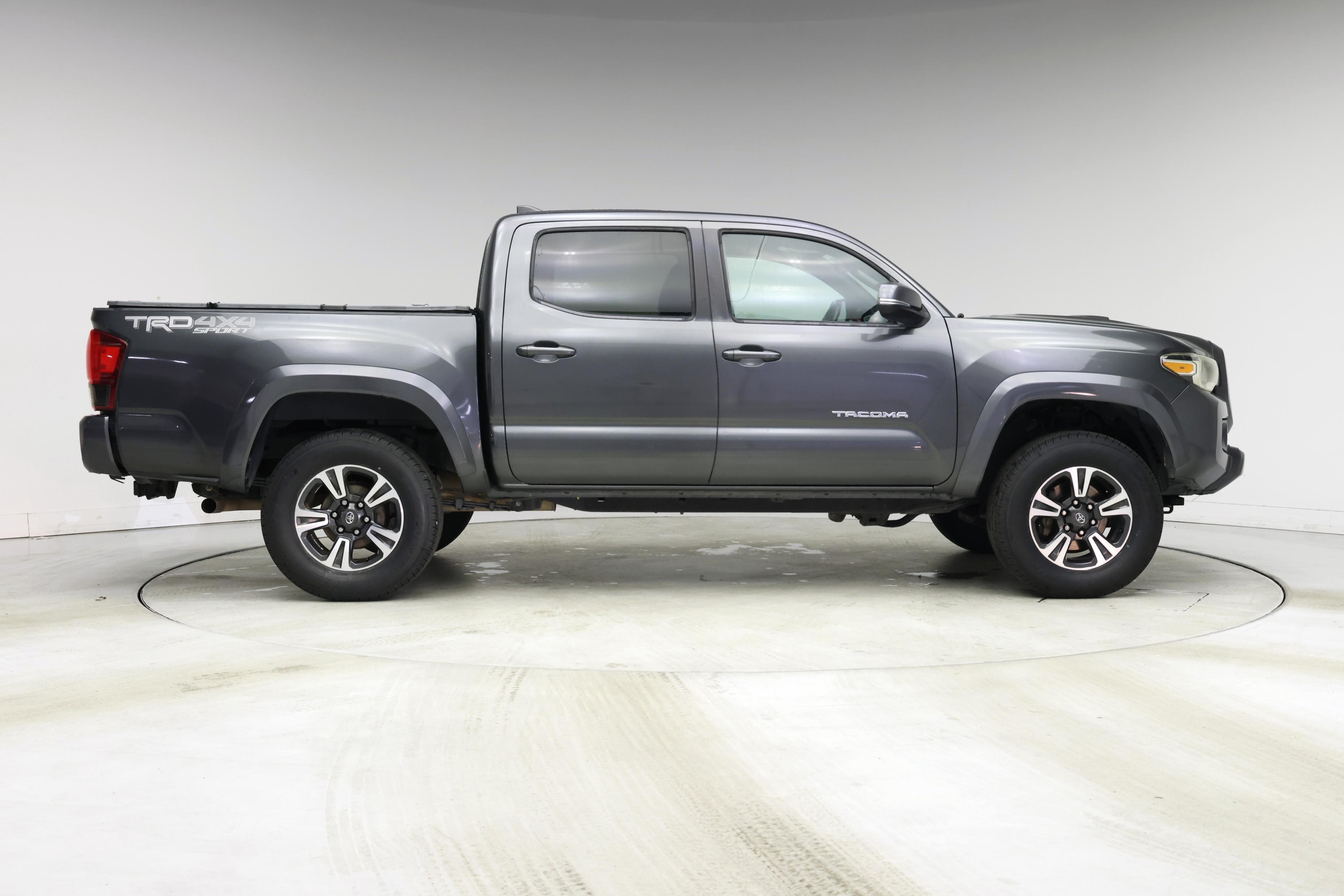Thumbnail: 2016 Toyota Tacoma - 7