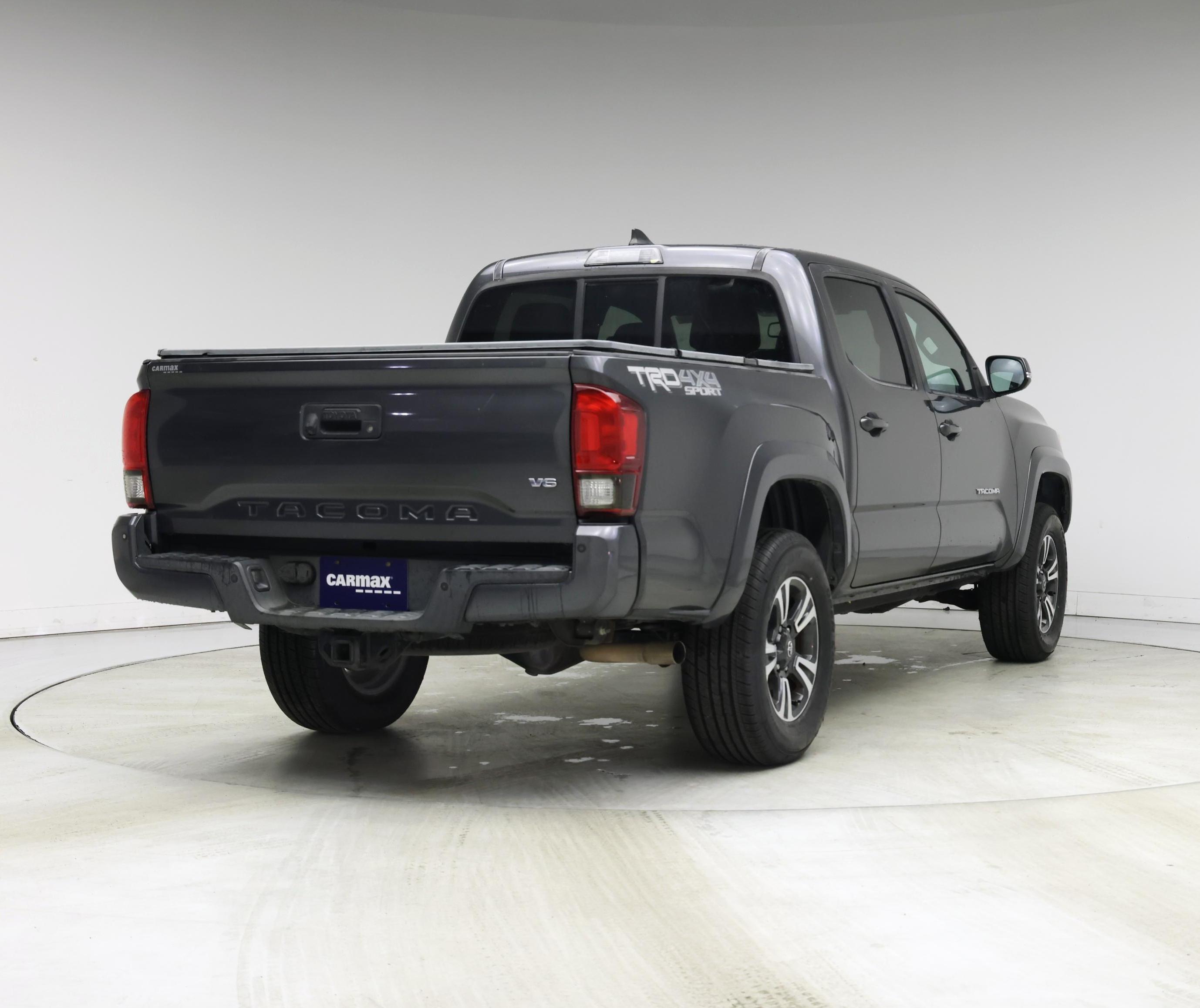 Thumbnail: 2016 Toyota Tacoma - 8