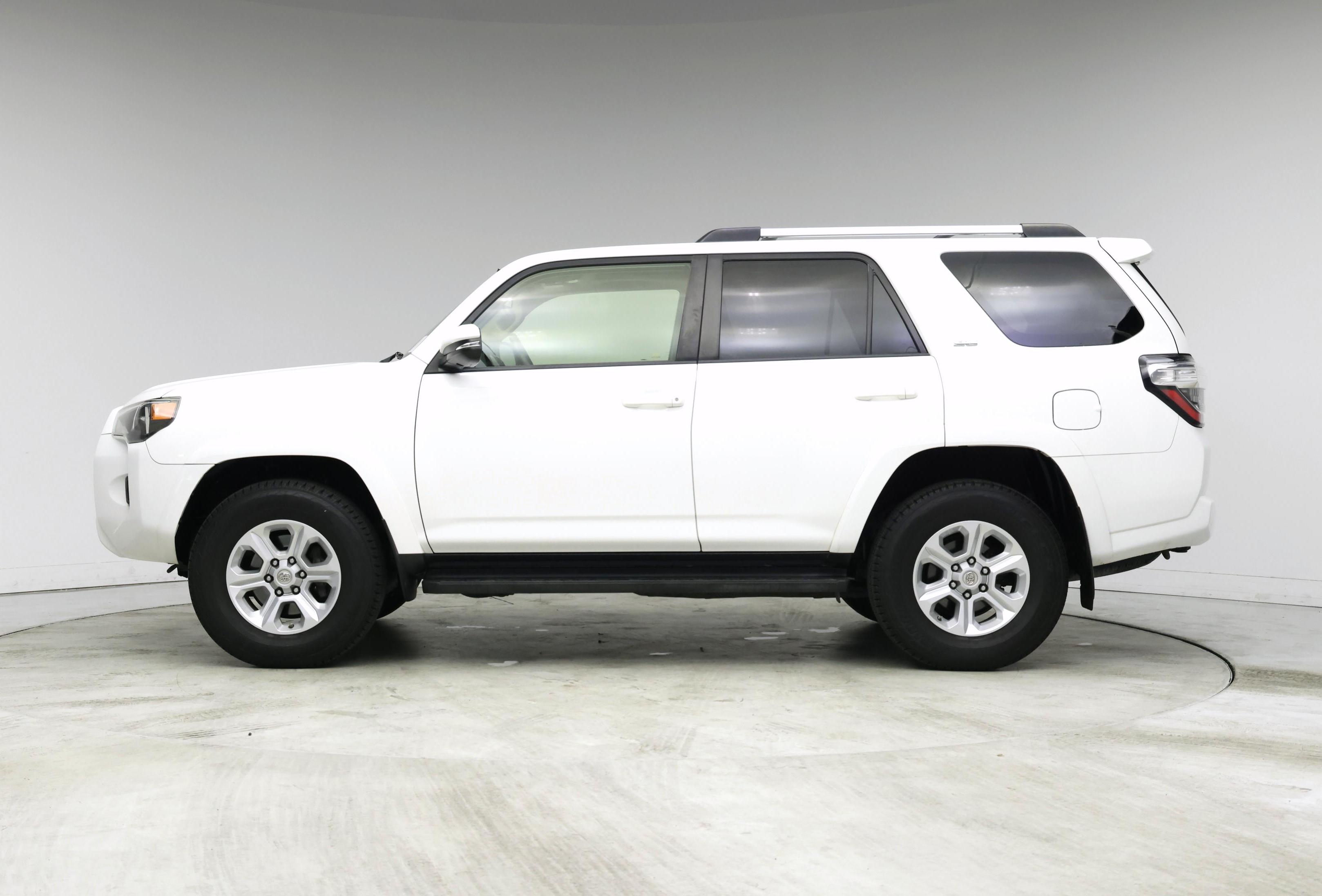 Thumbnail: 2019 Toyota 4Runner - 3