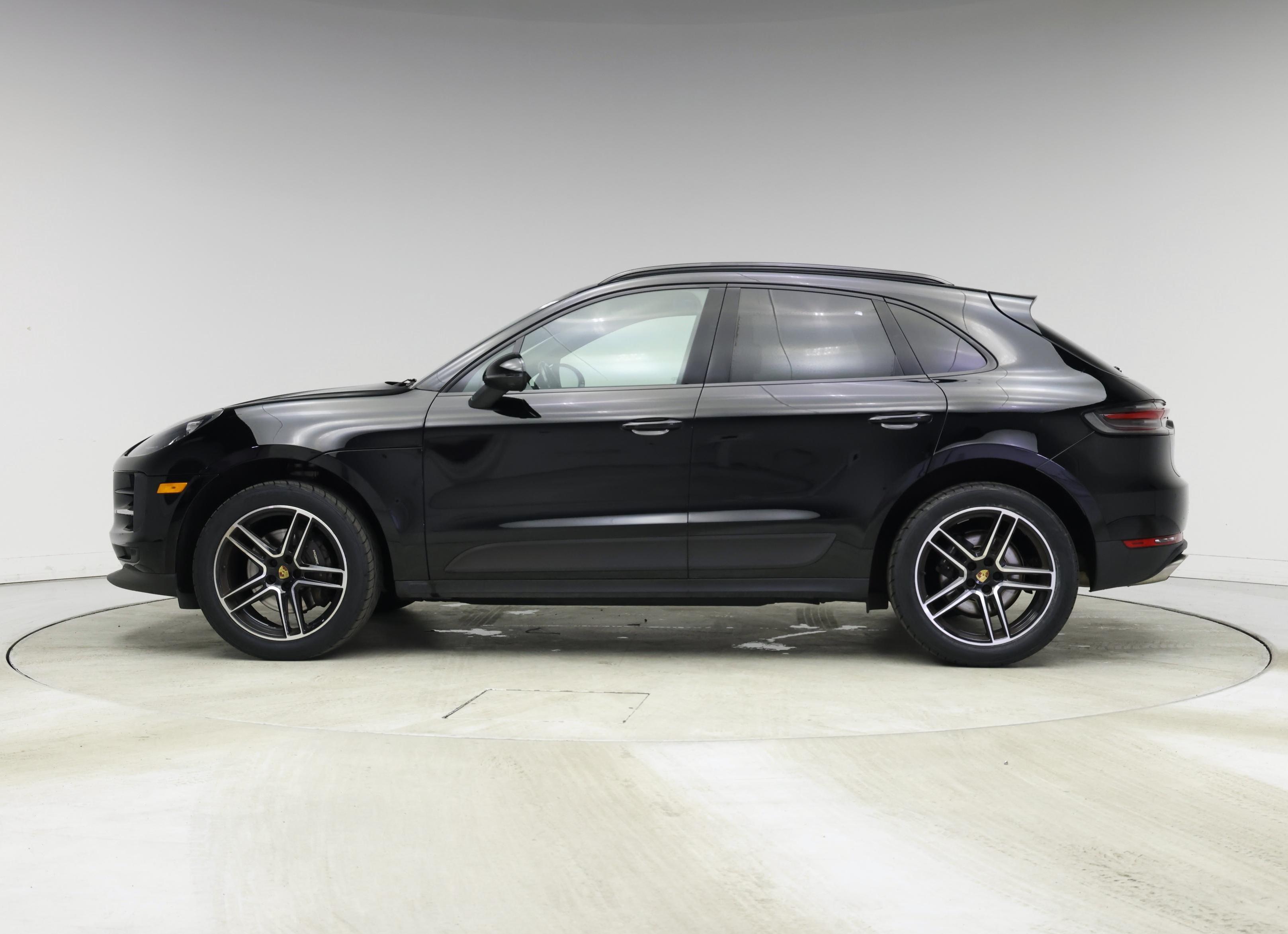 Thumbnail: 2021 Porsche Macan - 3