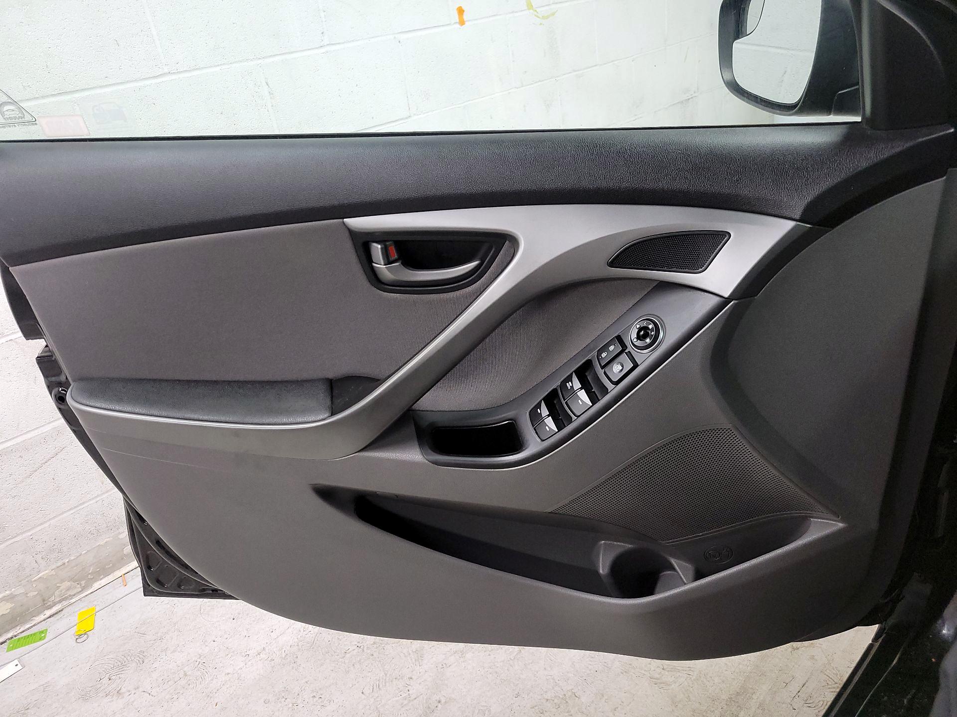 Thumbnail: 2016 Hyundai Elantra - 12