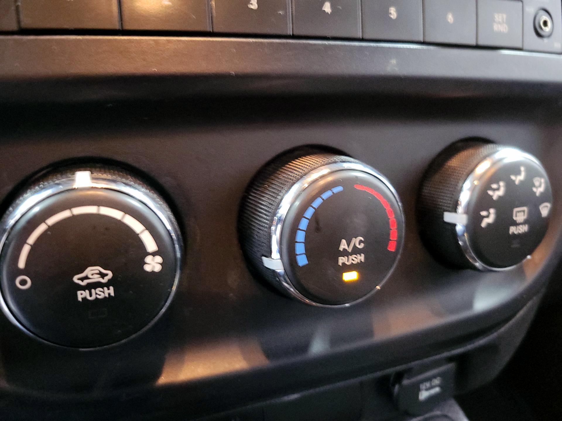 Thumbnail: 2014 Jeep Compass - 14