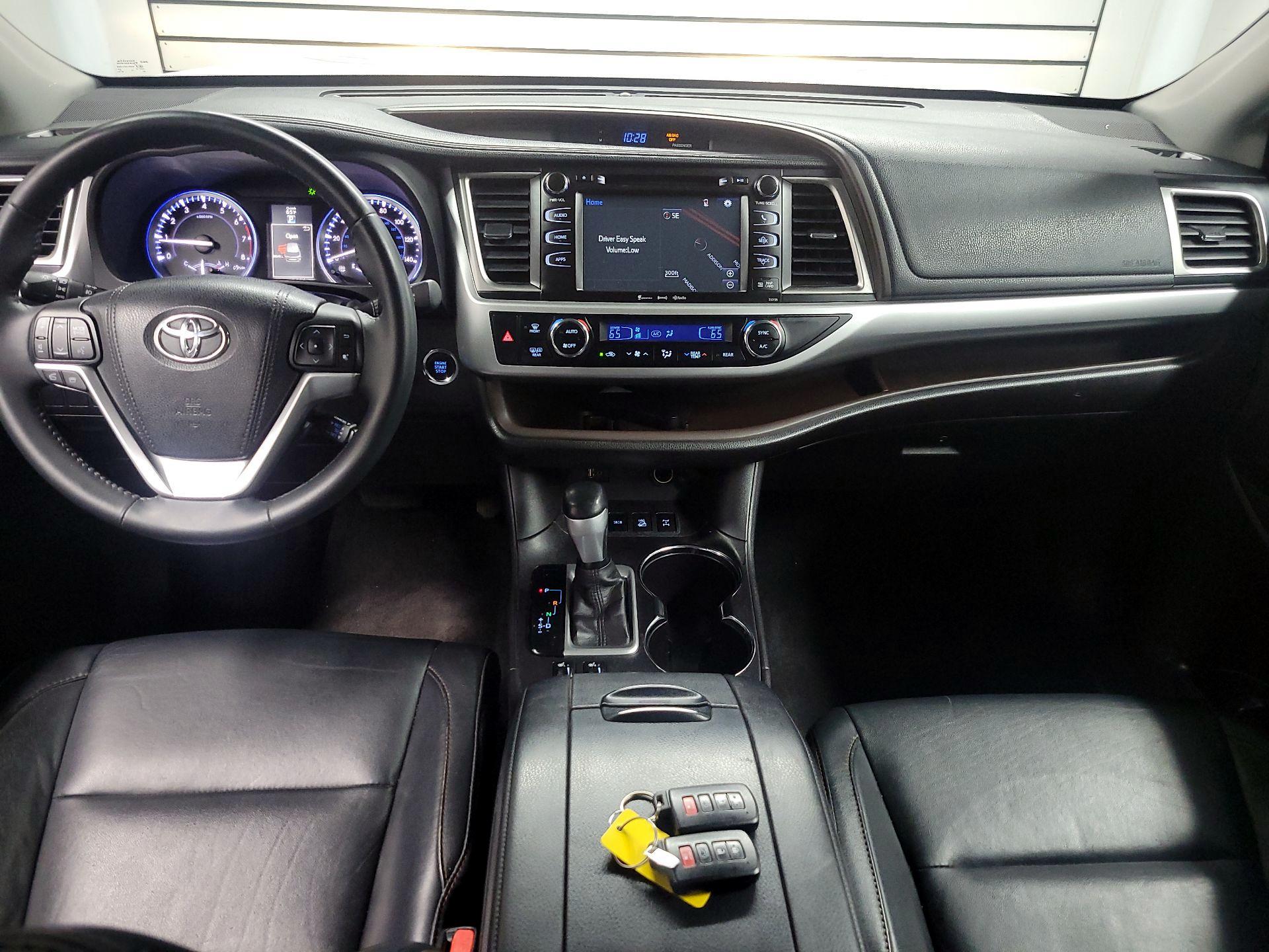 Thumbnail: 2016 Toyota Highlander - 9