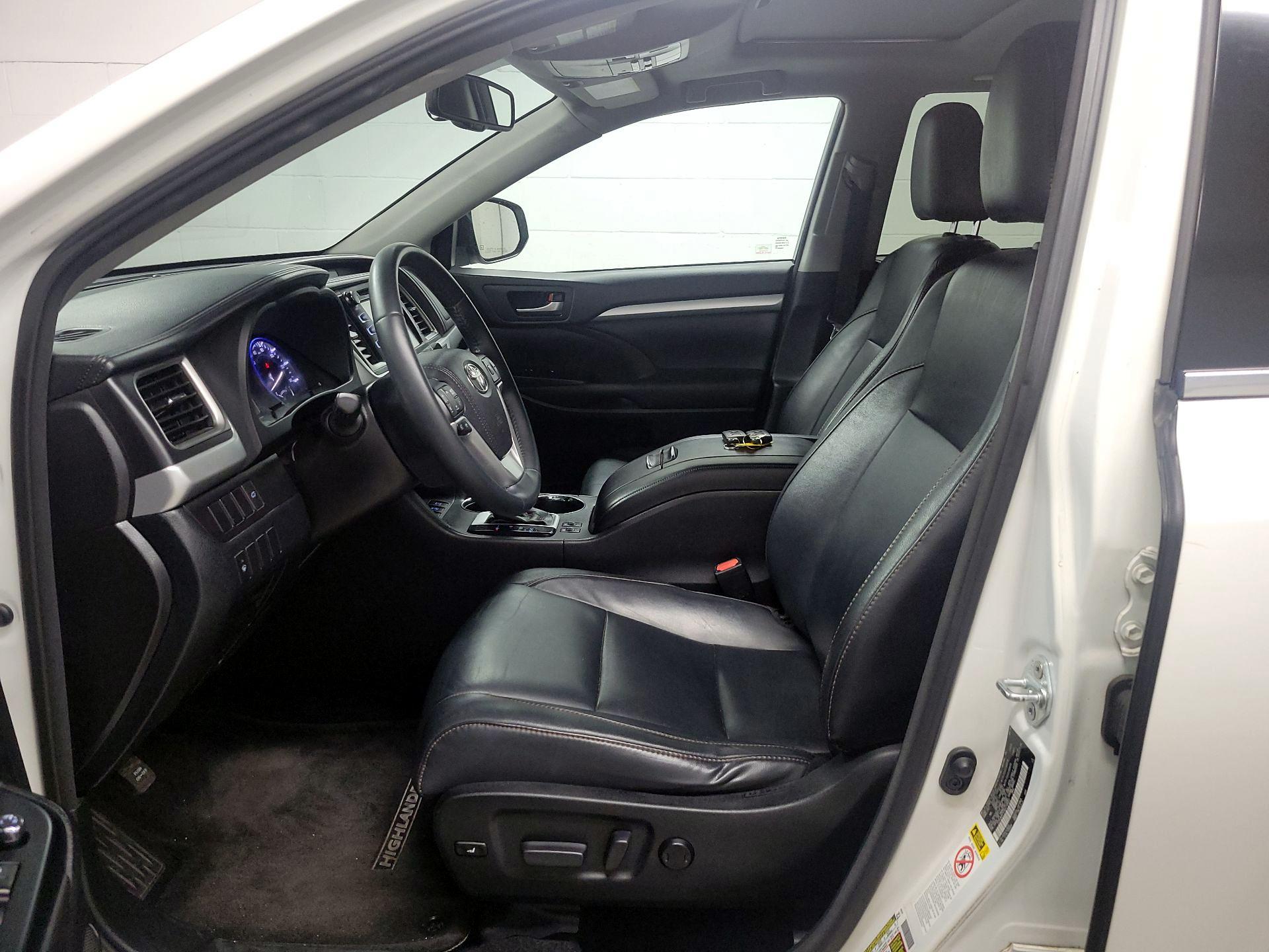 Thumbnail: 2016 Toyota Highlander - 11