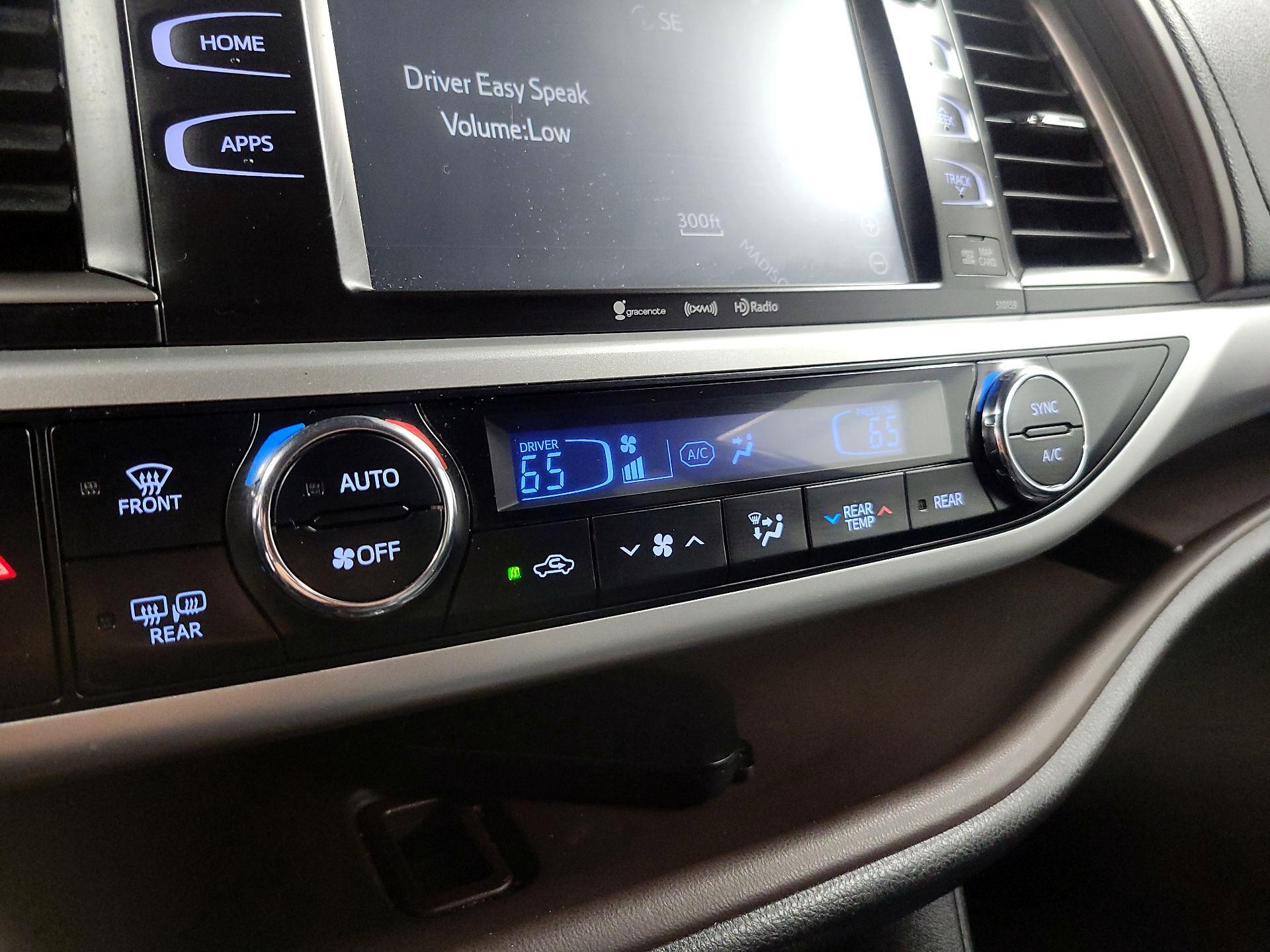 Thumbnail: 2016 Toyota Highlander - 16