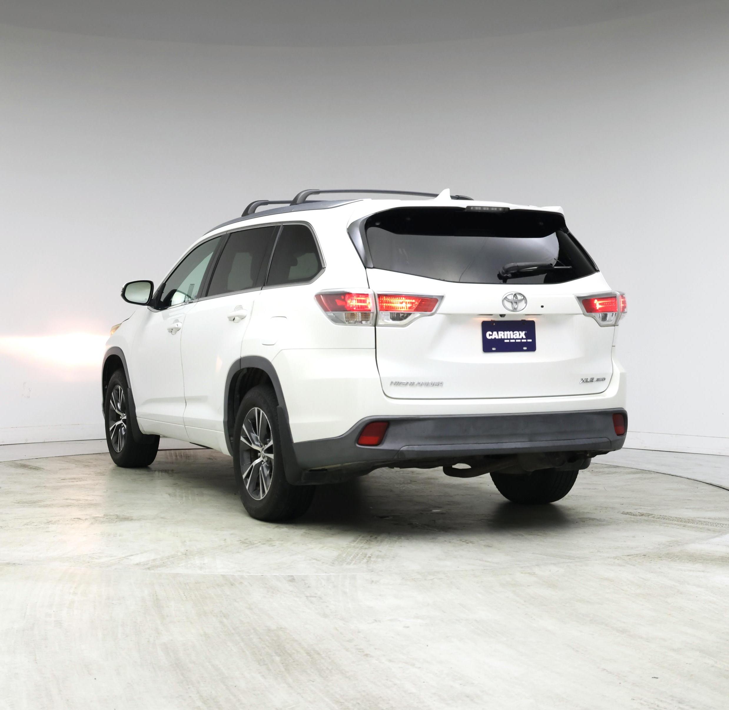 Thumbnail: 2016 Toyota Highlander - 2