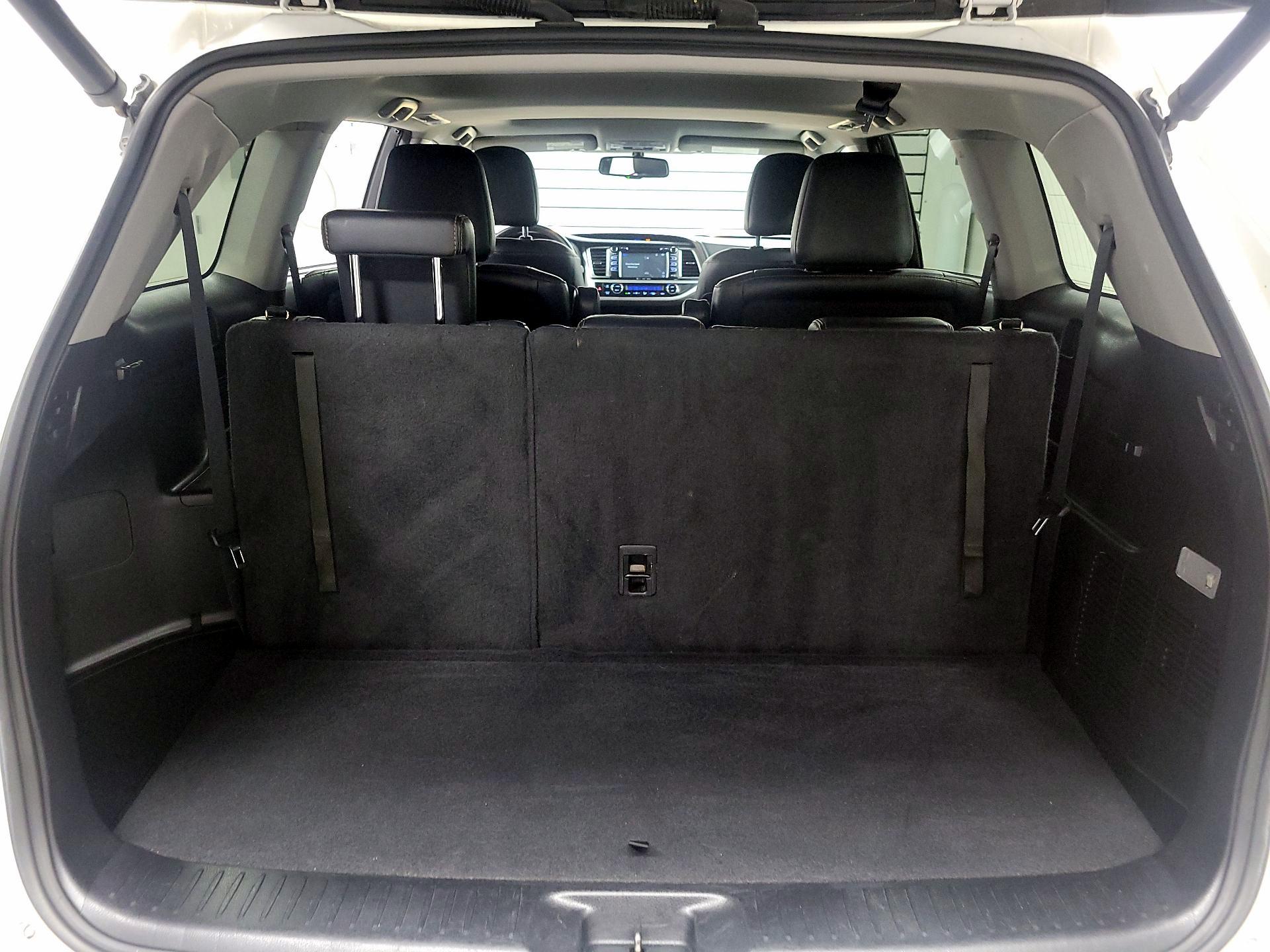 Thumbnail: 2016 Toyota Highlander - 20