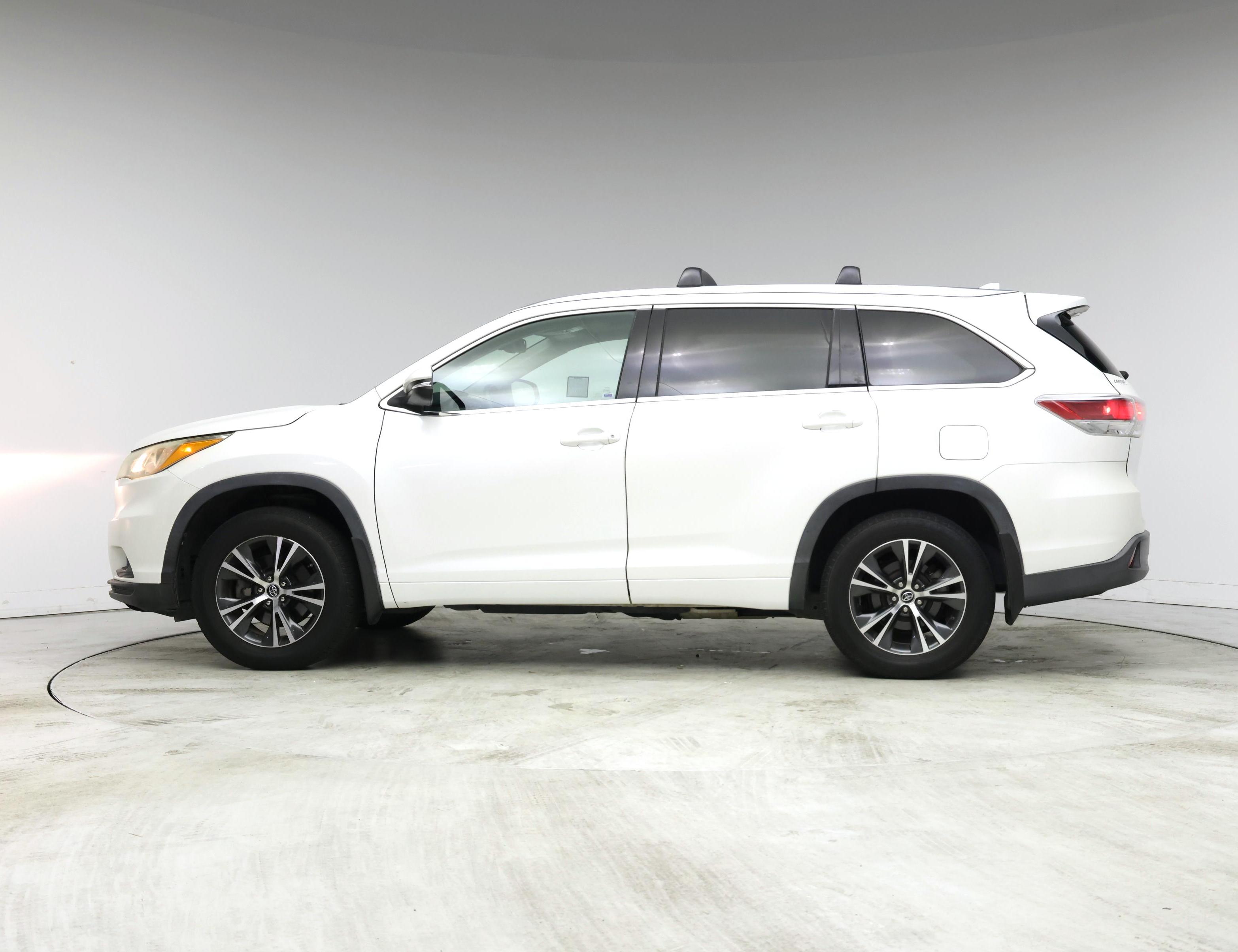 Thumbnail: 2016 Toyota Highlander - 3