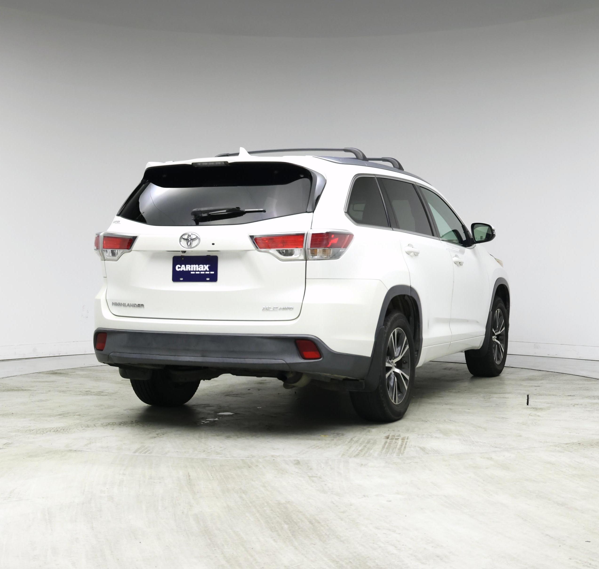 Thumbnail: 2016 Toyota Highlander - 8