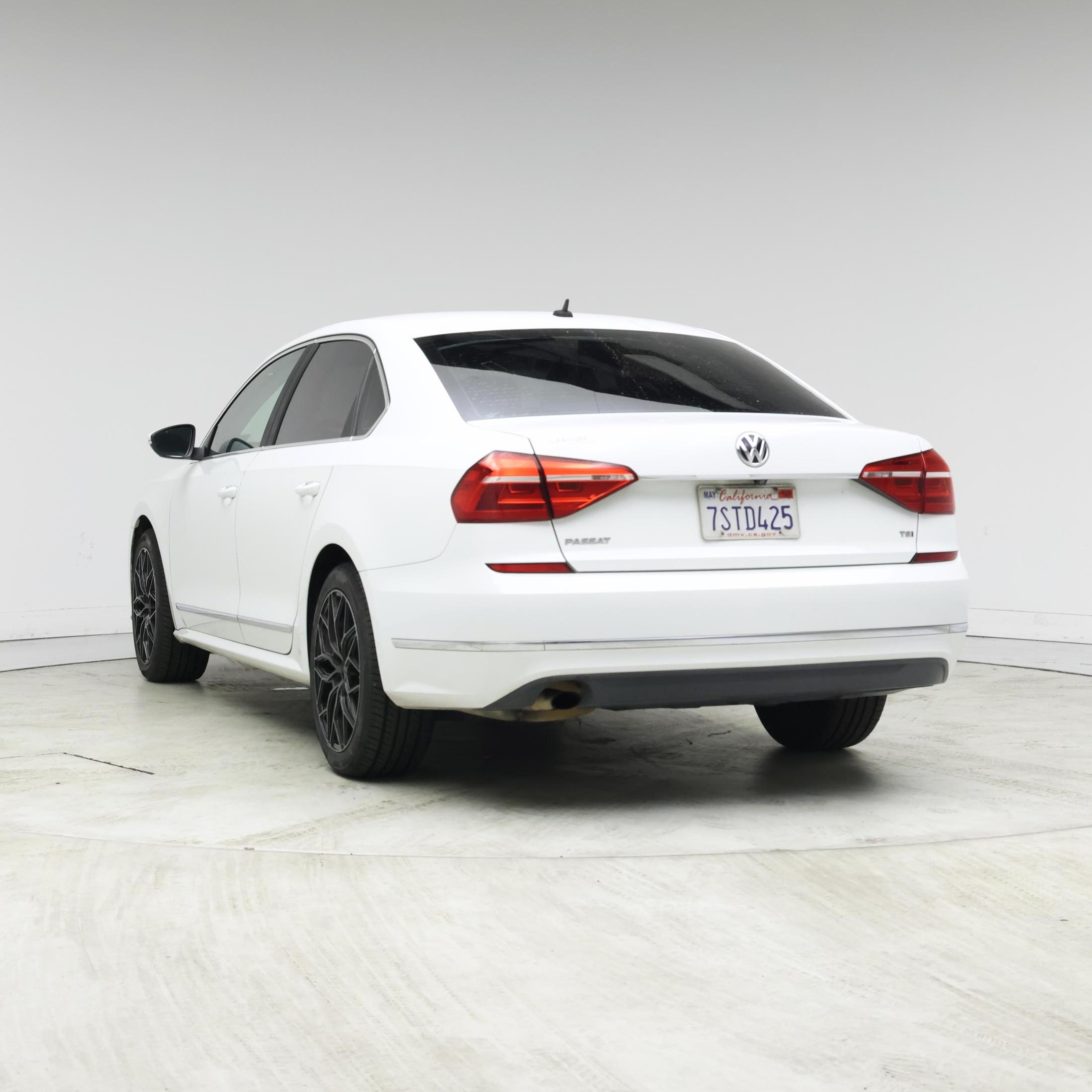 Thumbnail: 2016 Volkswagen Passat - 2