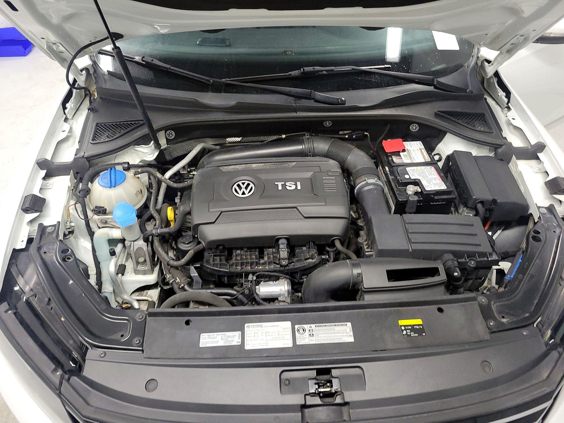 Thumbnail: 2016 Volkswagen Passat - 19