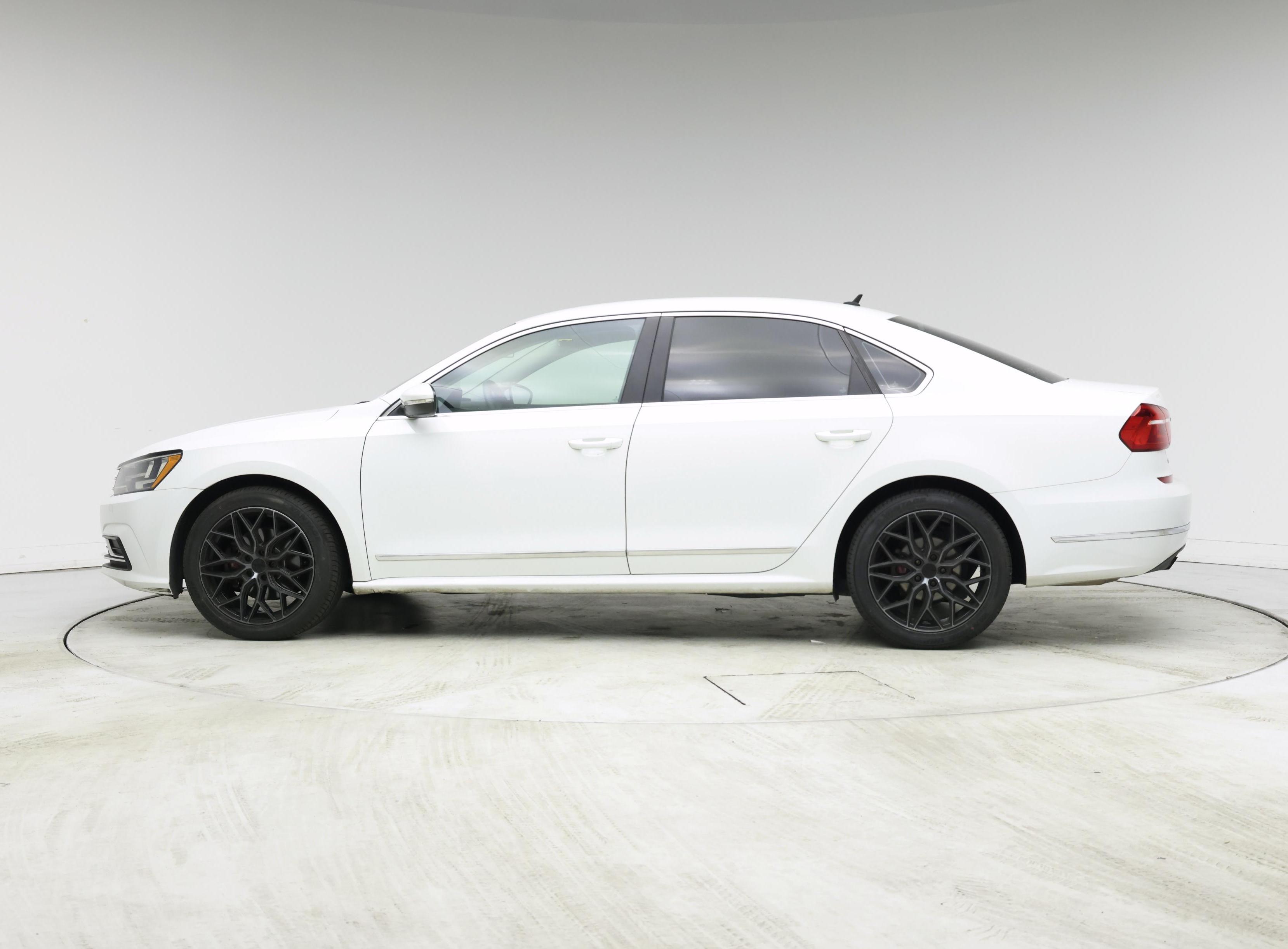 Thumbnail: 2016 Volkswagen Passat - 3