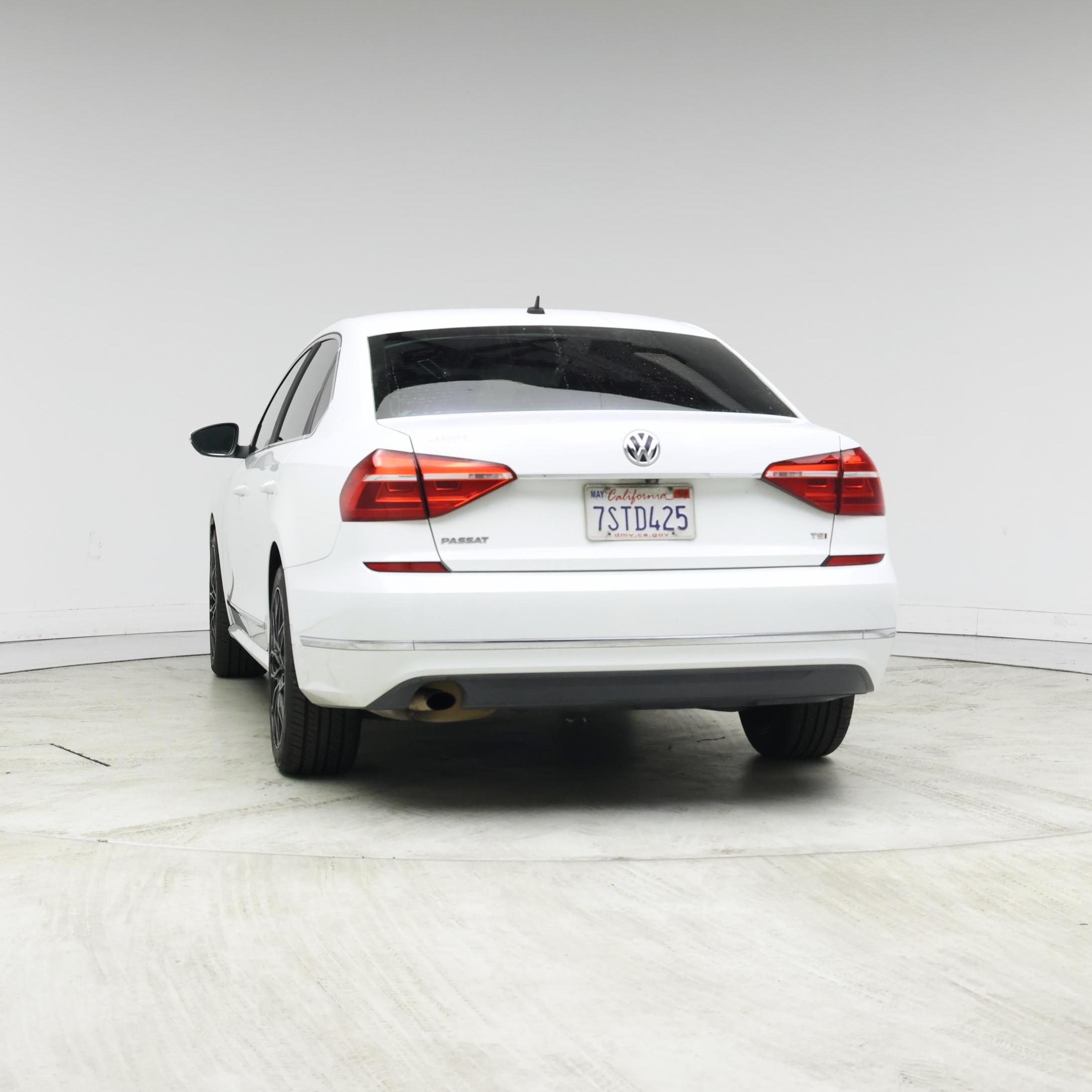 Thumbnail: 2016 Volkswagen Passat - 6