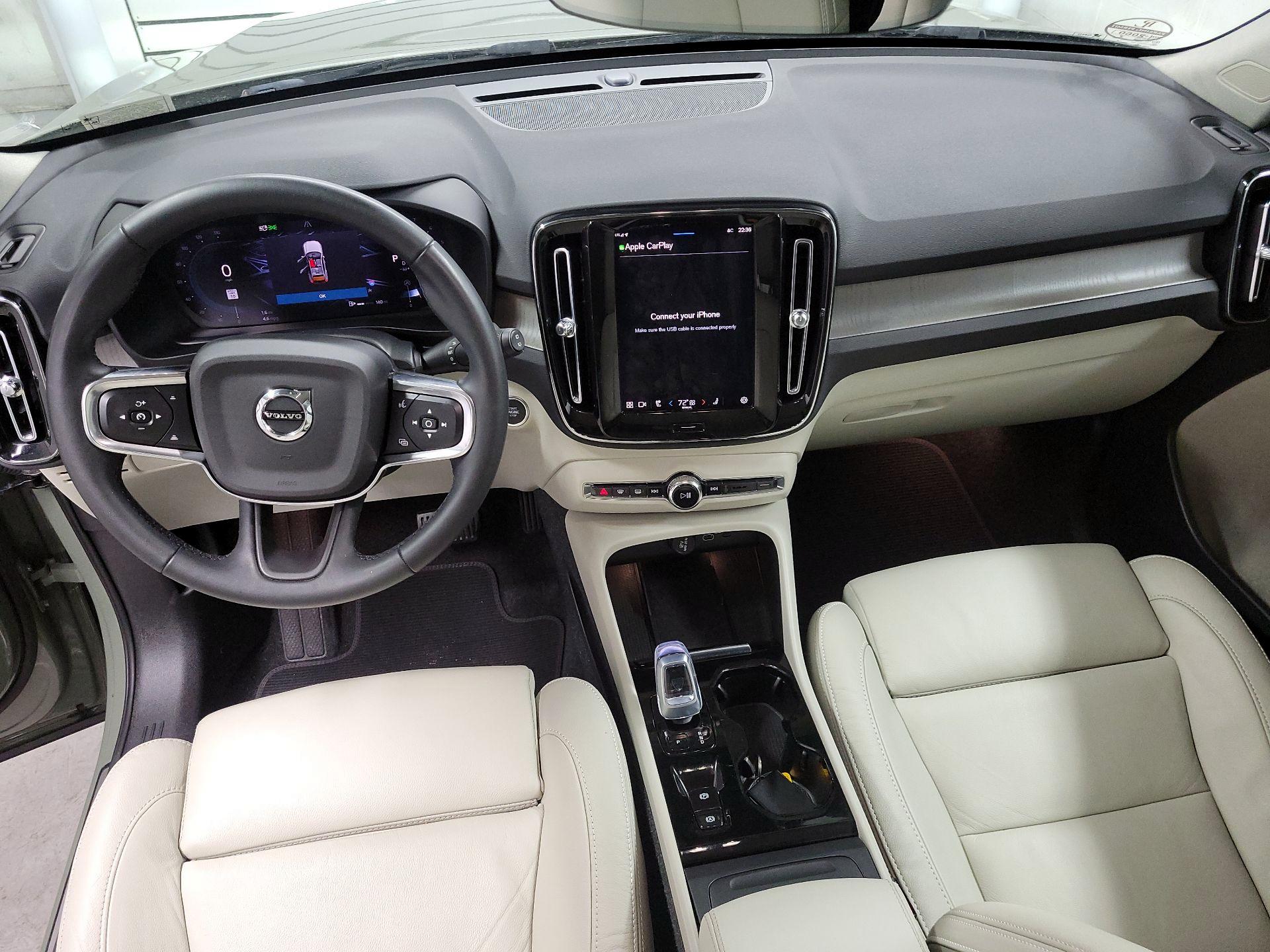 Thumbnail: 2023 Volvo XC40 - 9