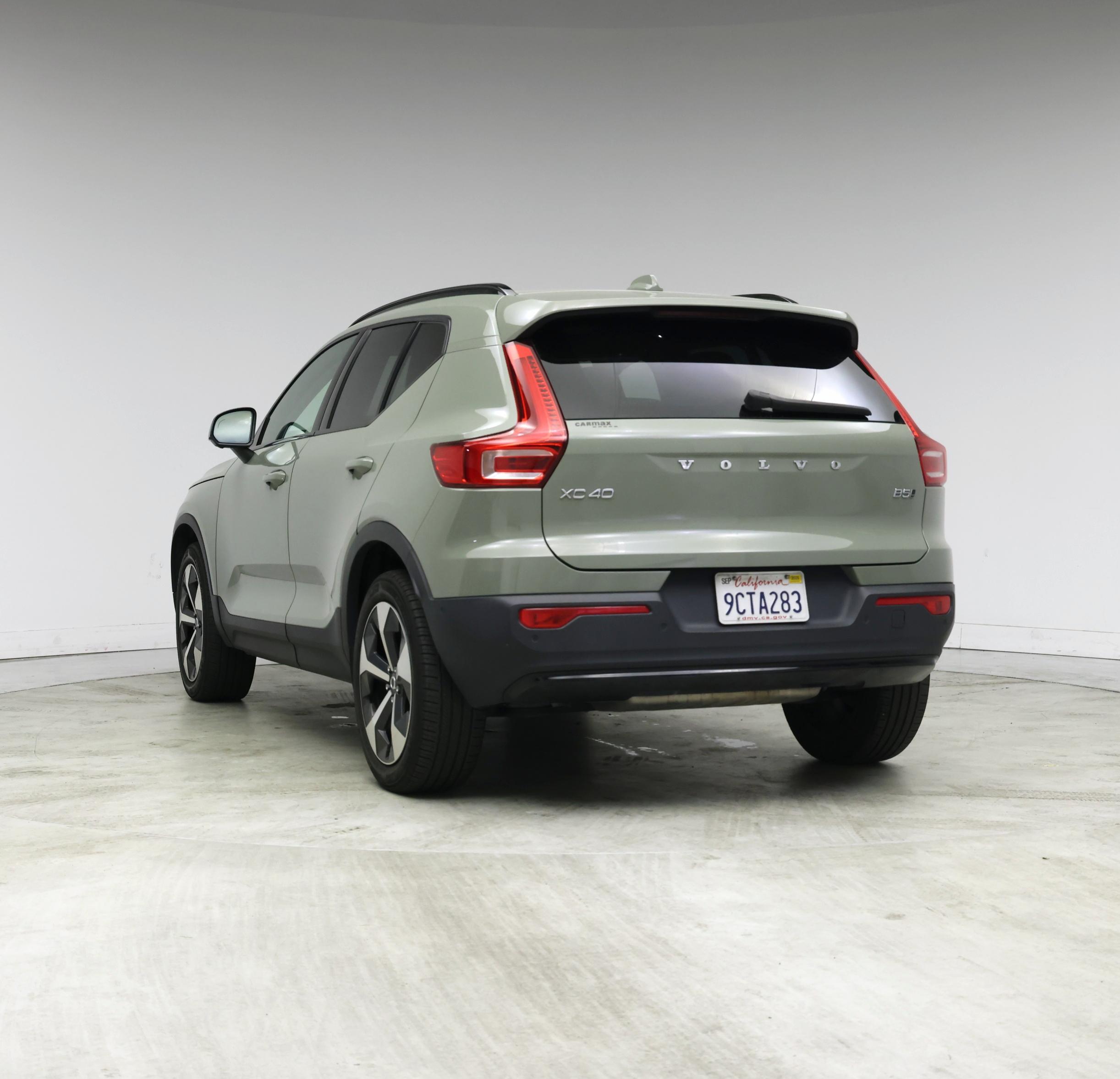 Thumbnail: 2023 Volvo XC40 - 2
