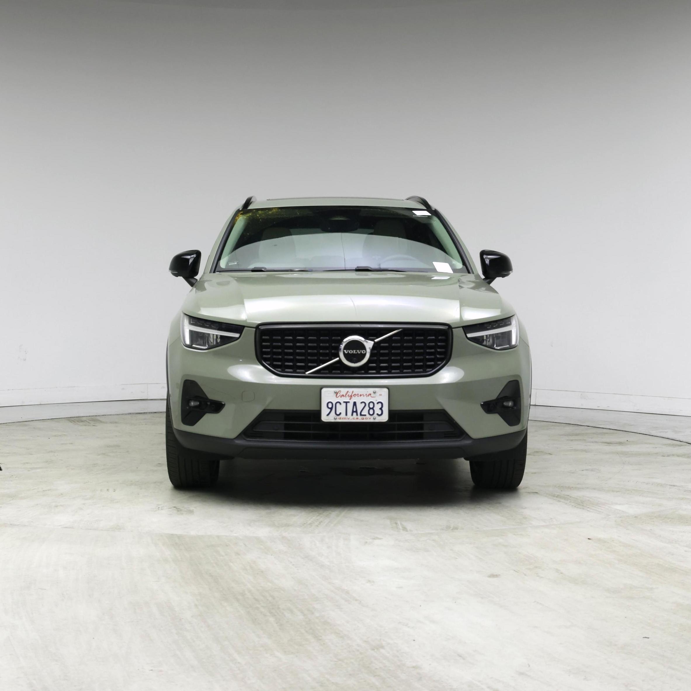 Thumbnail: 2023 Volvo XC40 - 5