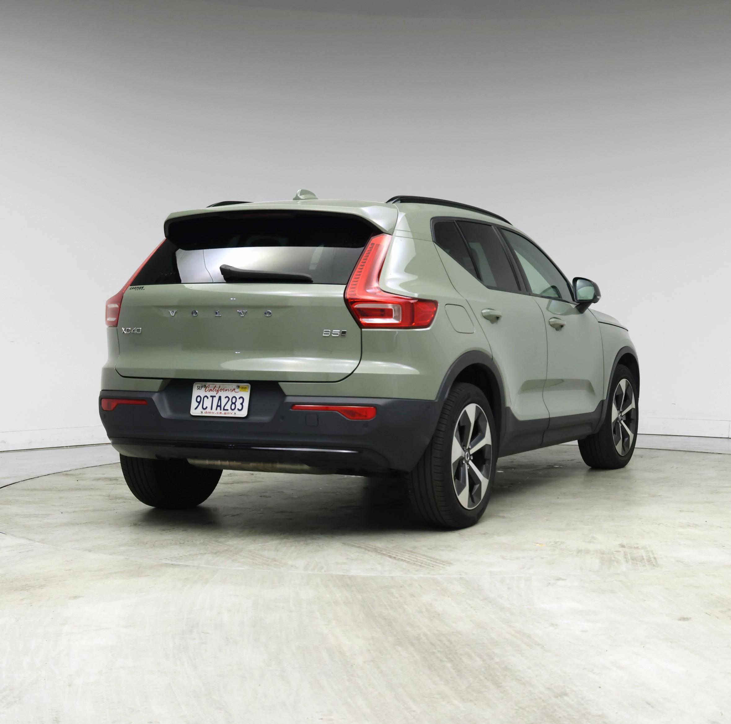 Thumbnail: 2023 Volvo XC40 - 8