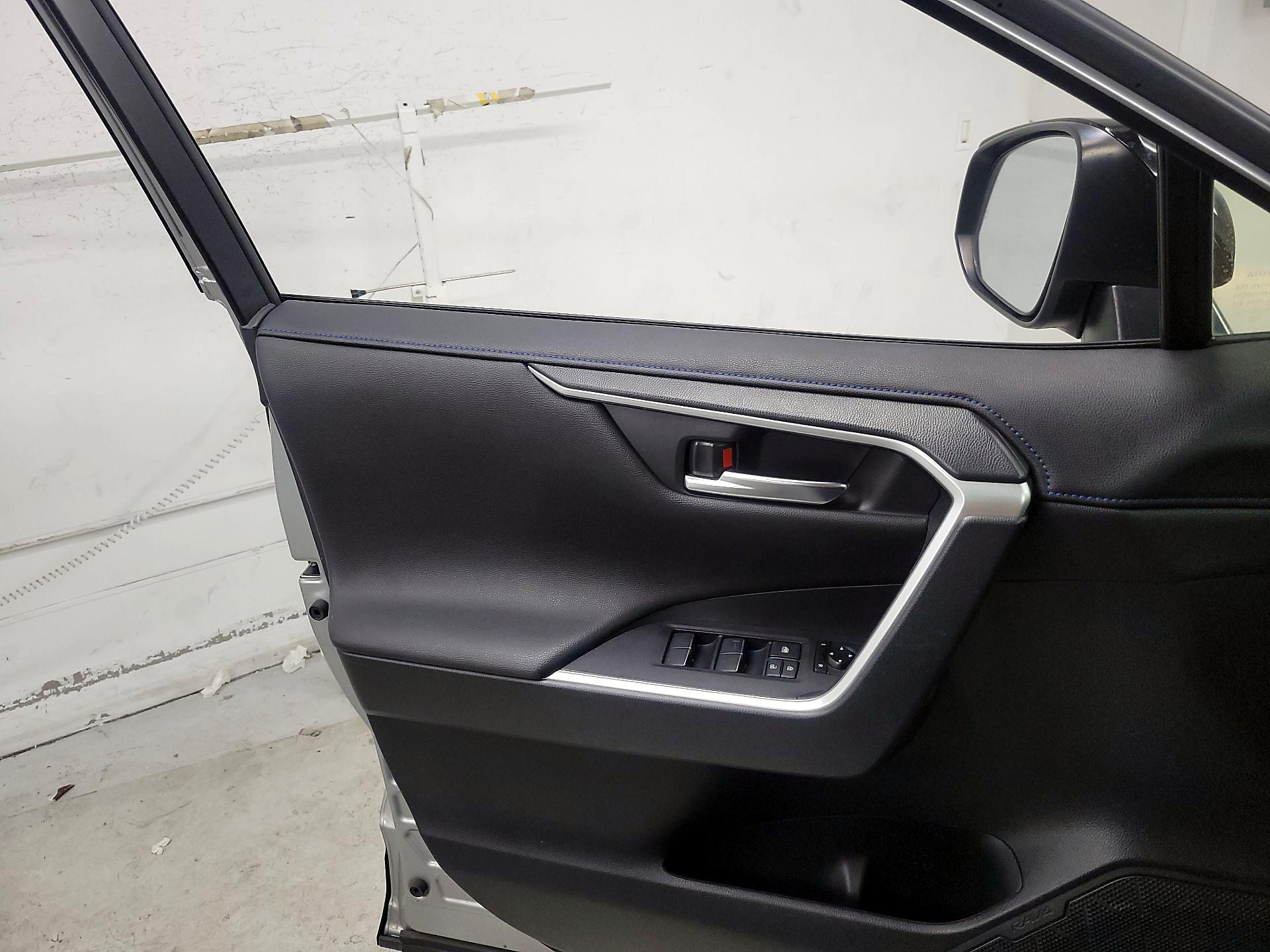 Thumbnail: 2019 Toyota RAV4 - 12