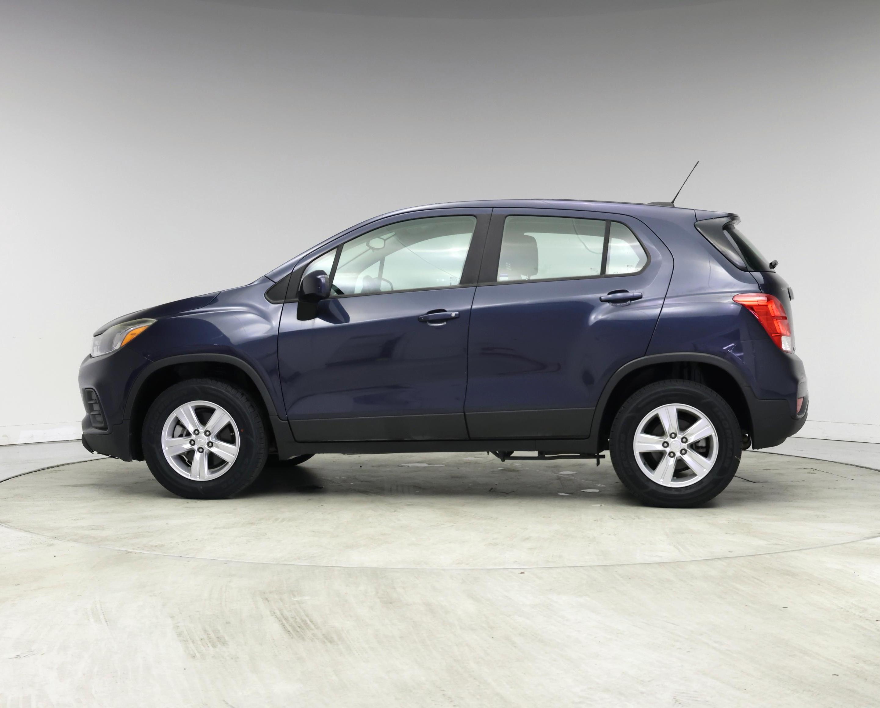 Thumbnail: 2018 Chevrolet Trax - 3