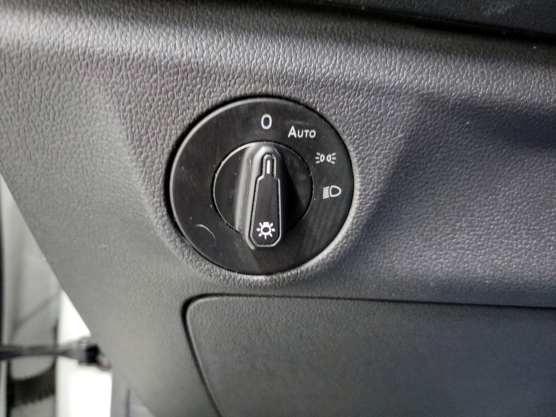 Thumbnail: 2019 Volkswagen Jetta - 13