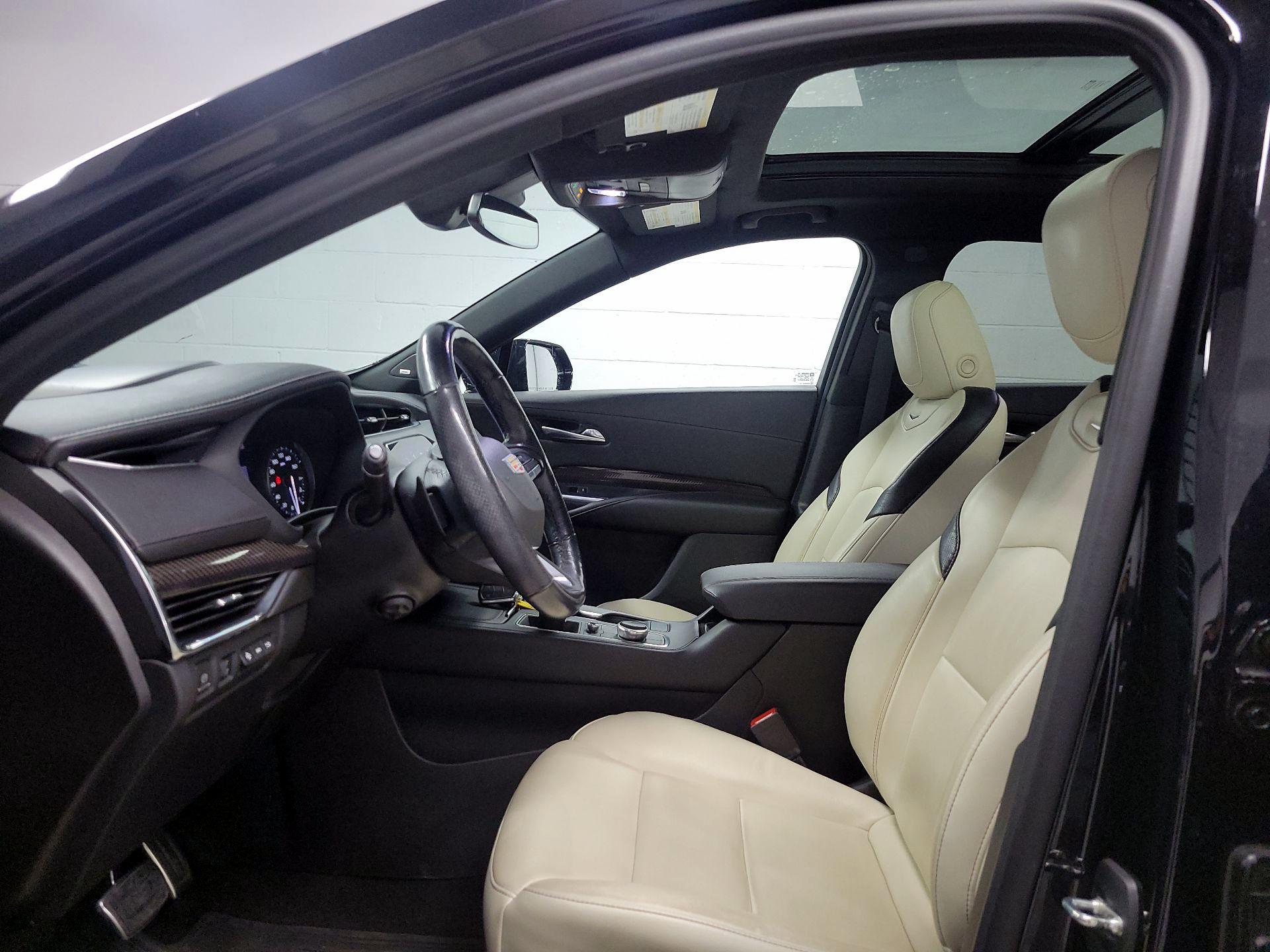 Thumbnail: 2020 Cadillac XT4 - 17