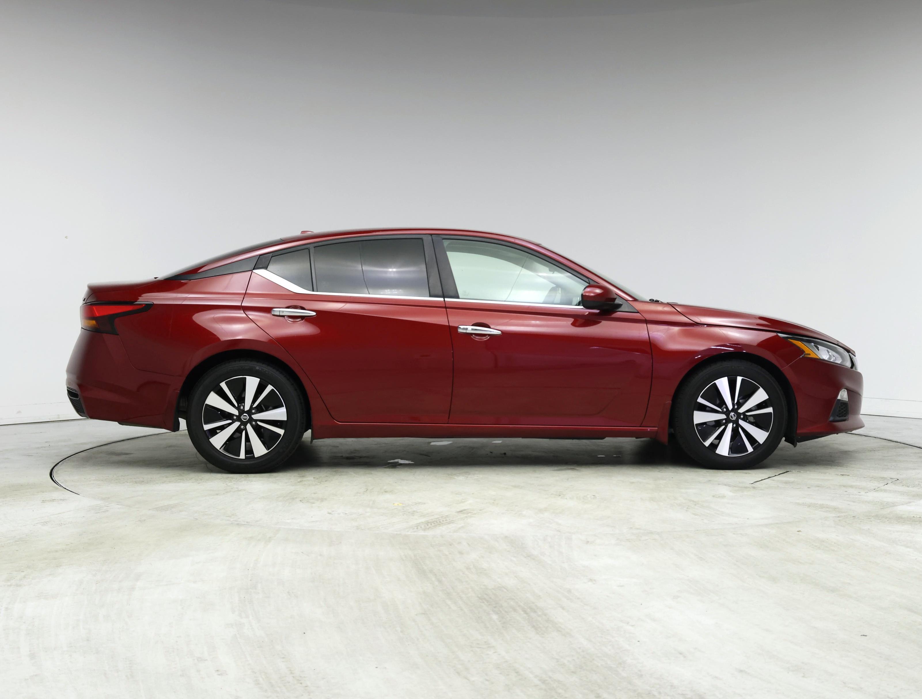 Thumbnail: 2022 Nissan Altima - 7