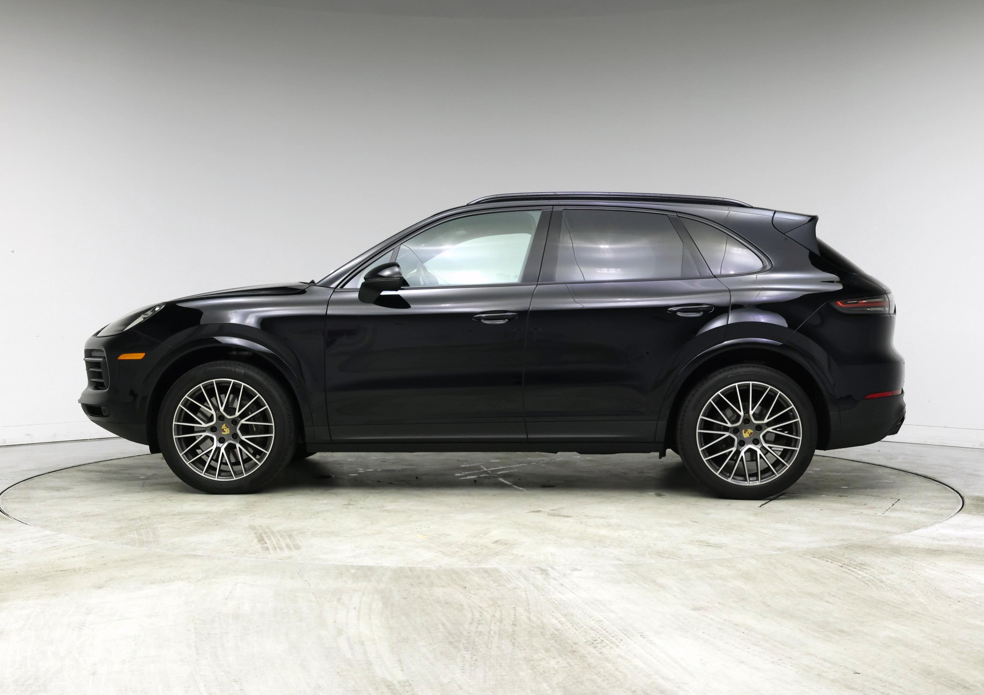 Thumbnail: 2021 Porsche Cayenne - 3