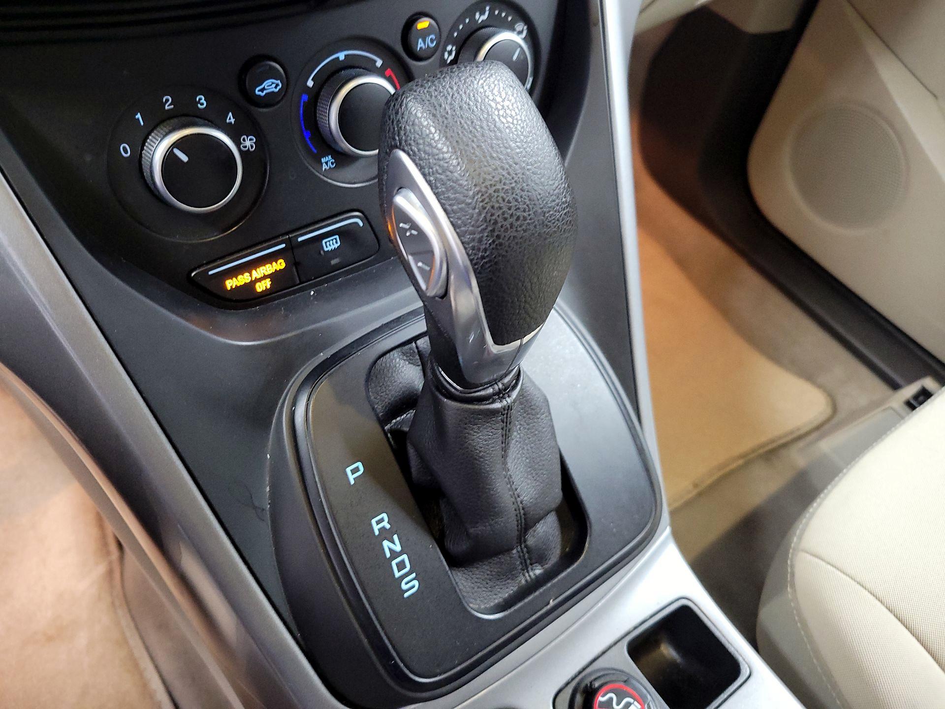 Thumbnail: 2015 Ford Escape - 16